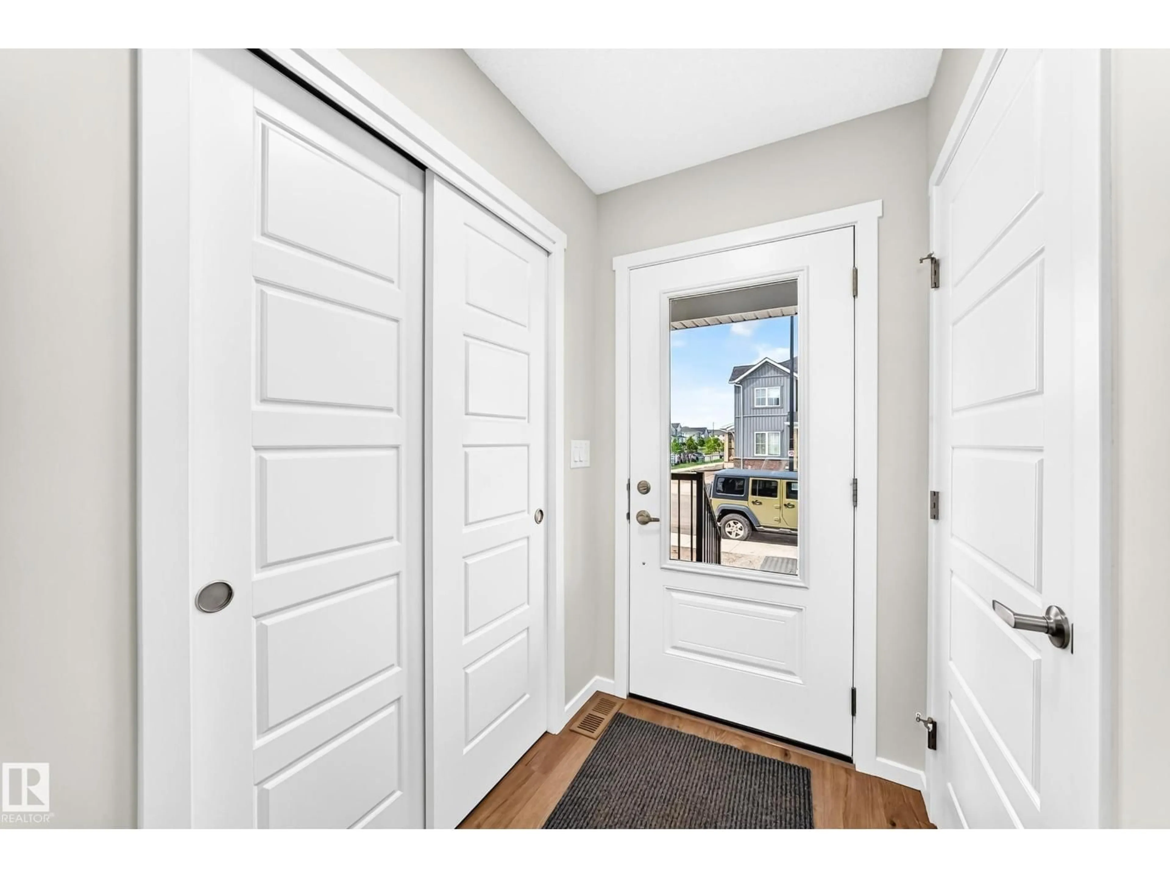 Indoor entryway for 1061 WOLF WILLOW WY, Sherwood Park Alberta T8H3B3