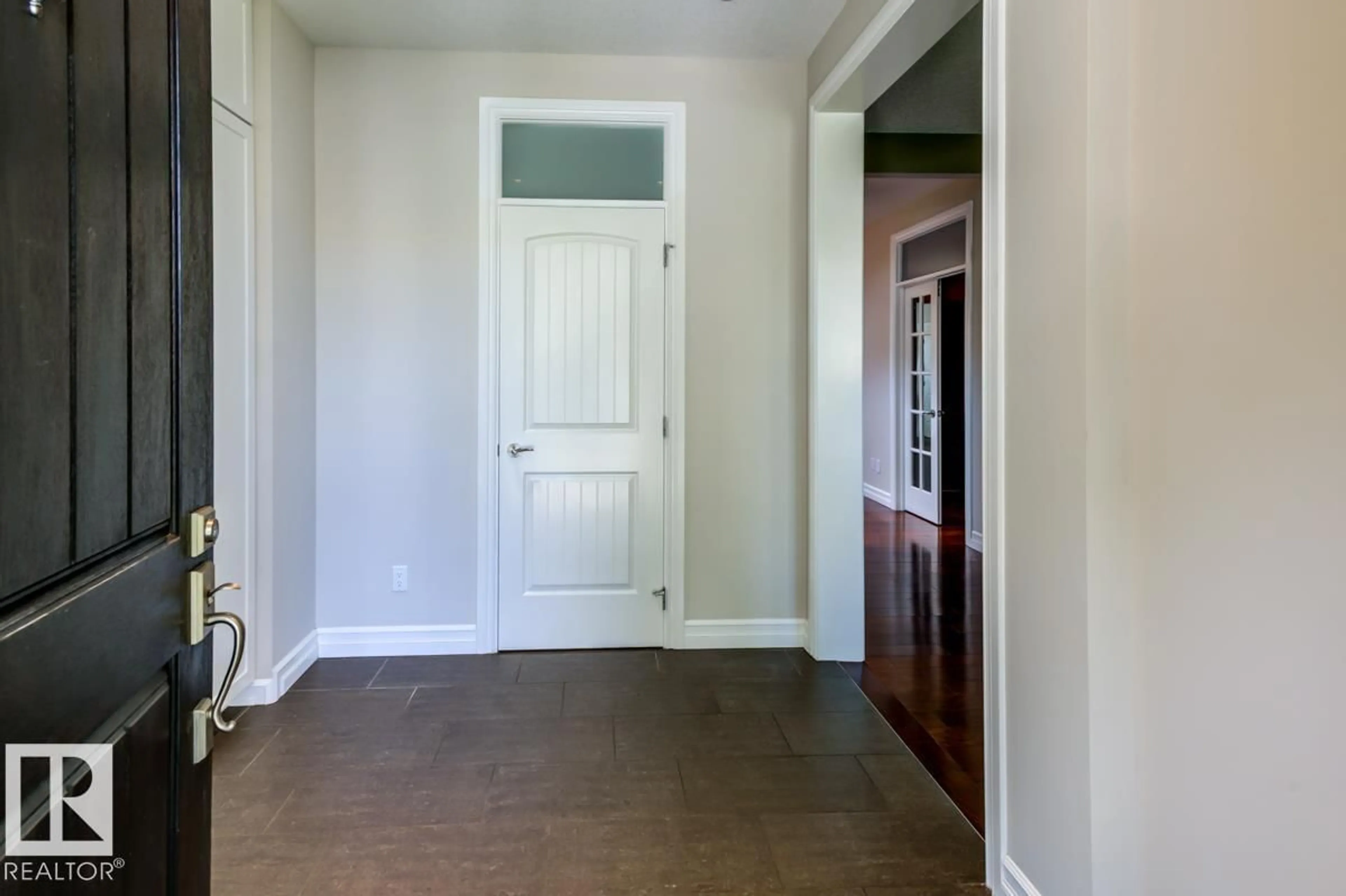 Indoor entryway for 8935 84 AV, Edmonton Alberta T6C1E3