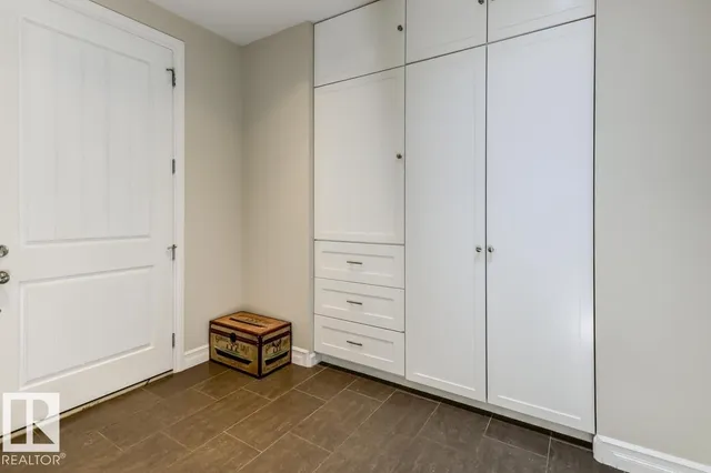 8935 84 AV, Edmonton 5
