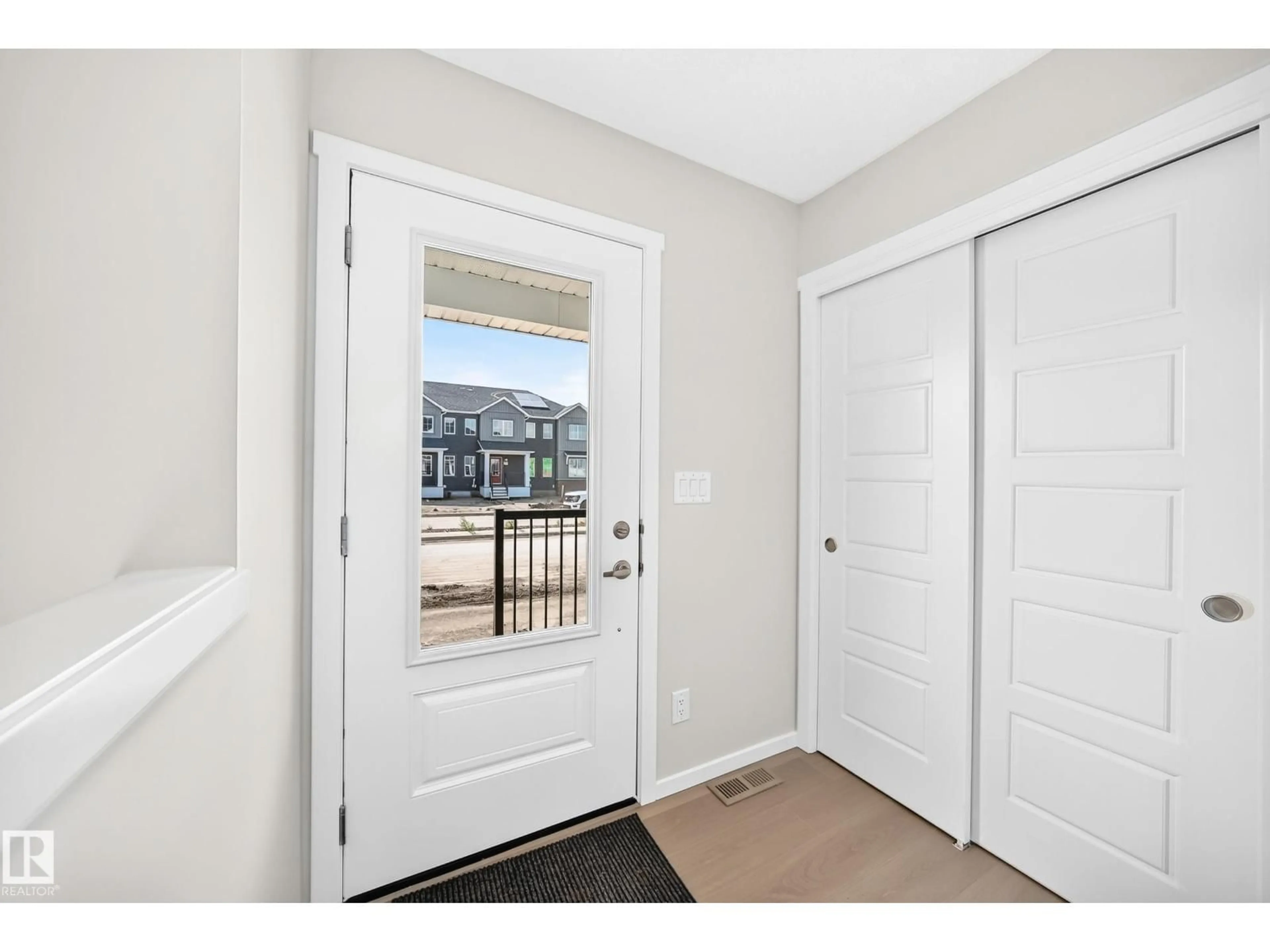 Indoor entryway for 1081 HEARTHSTONE BV, Sherwood Park Alberta T8H3A8