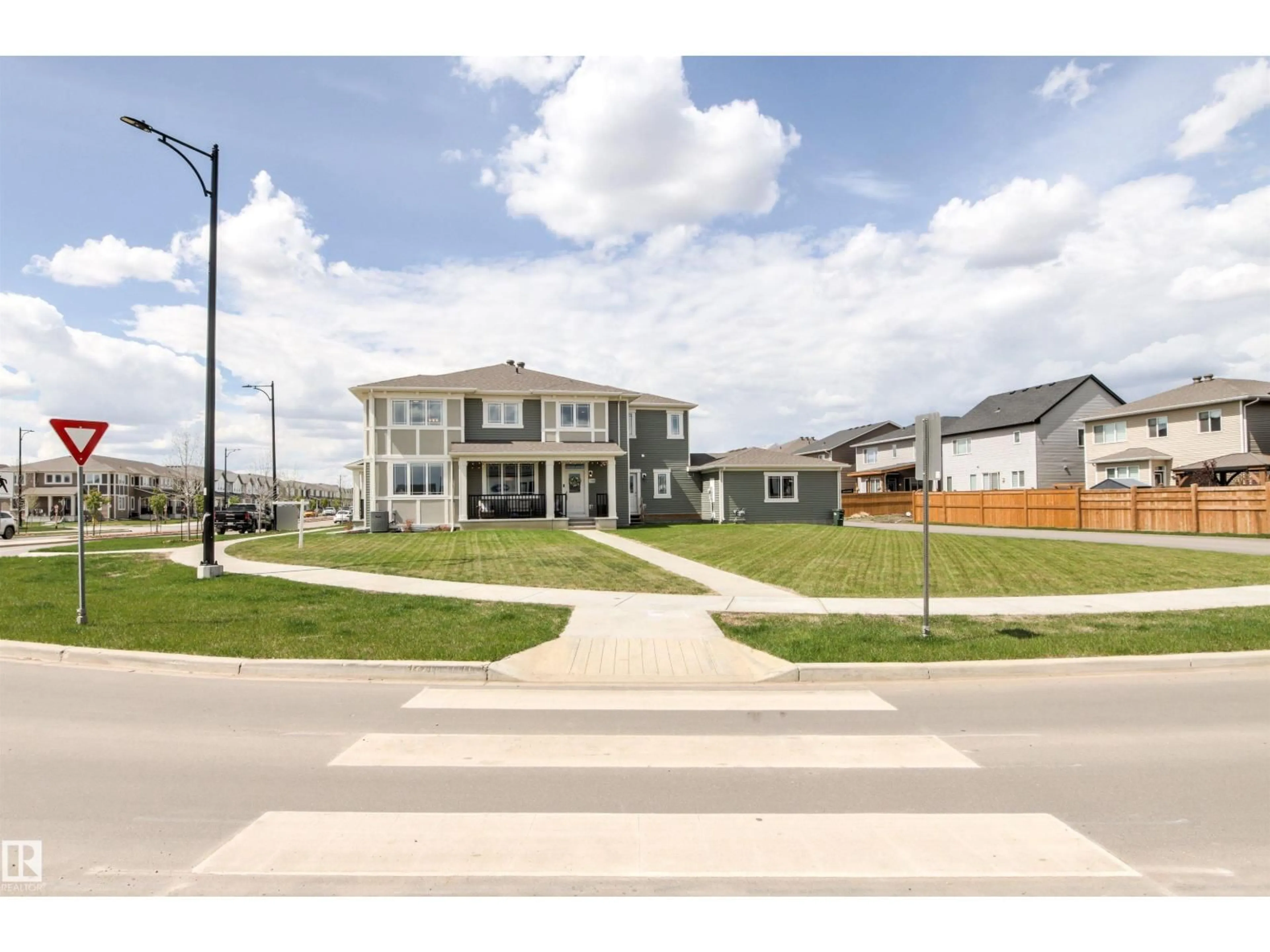 Unknown for 1010 HEARTHSTONE BV, Sherwood Park Alberta T8A4V1