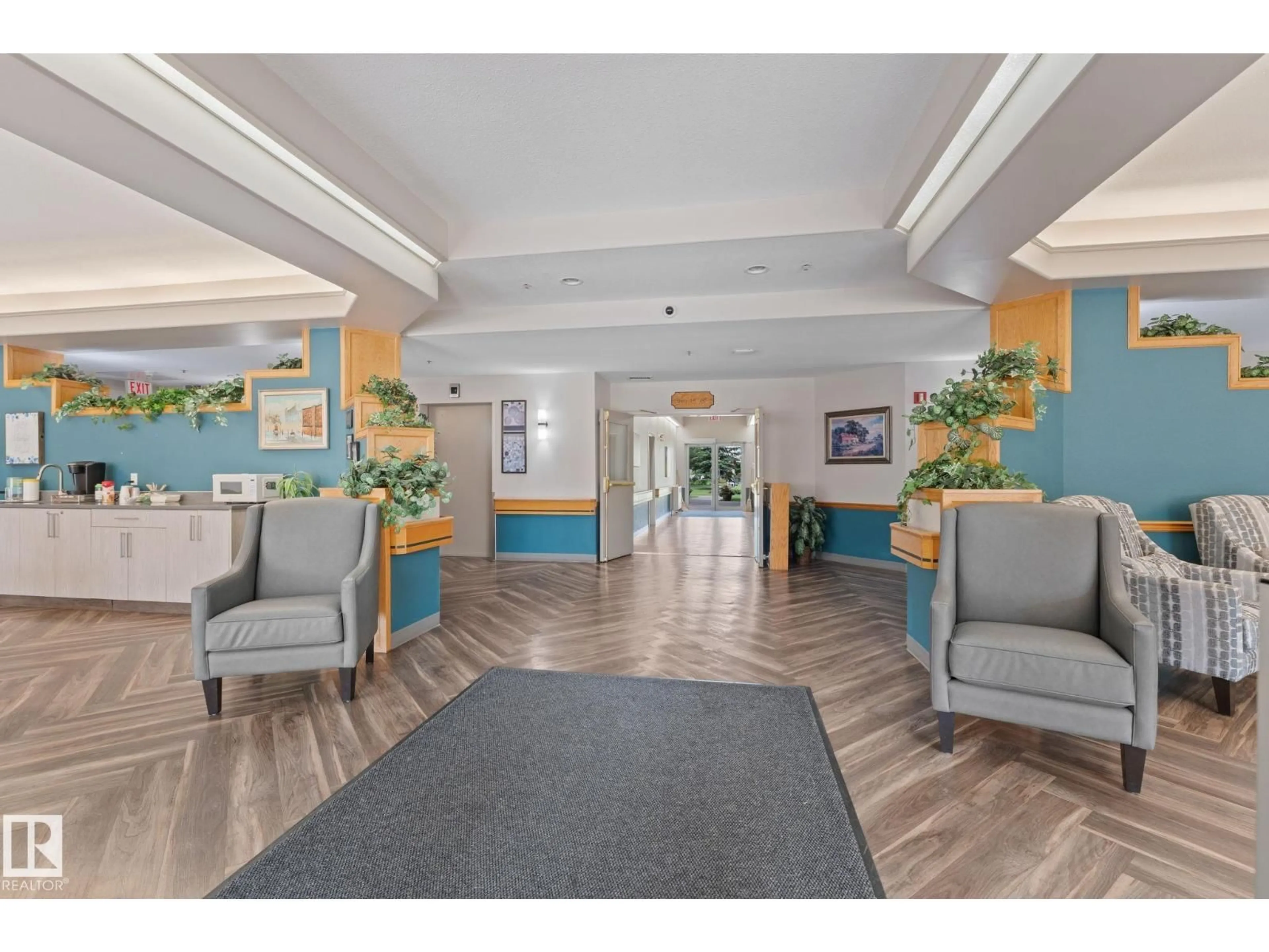 Indoor foyer for 243 13441 127 ST NW, Edmonton Alberta T5L4B6