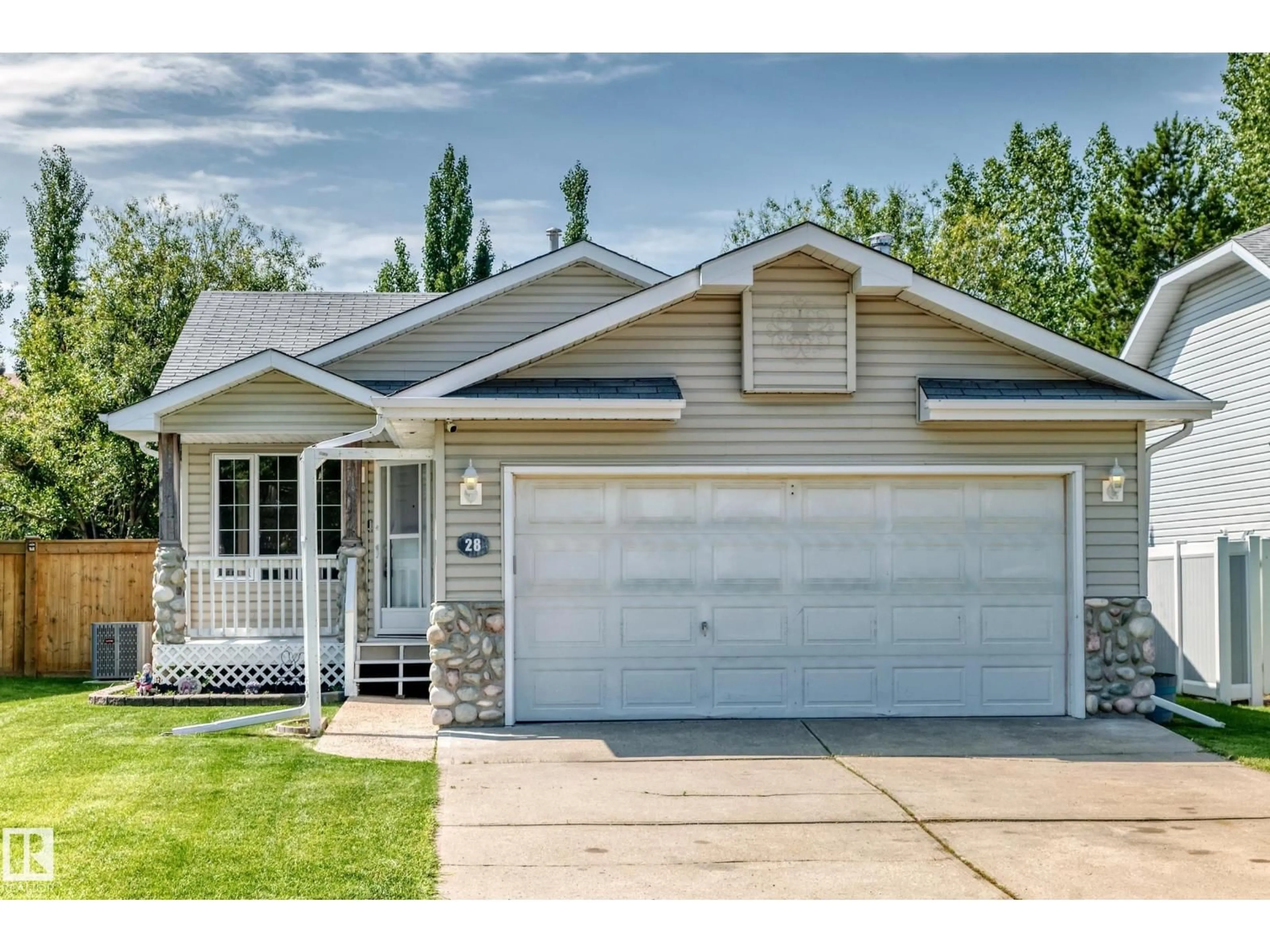 Home with vinyl exterior material, street for 28 DALTON, Sherwood Park Alberta T8H1T5