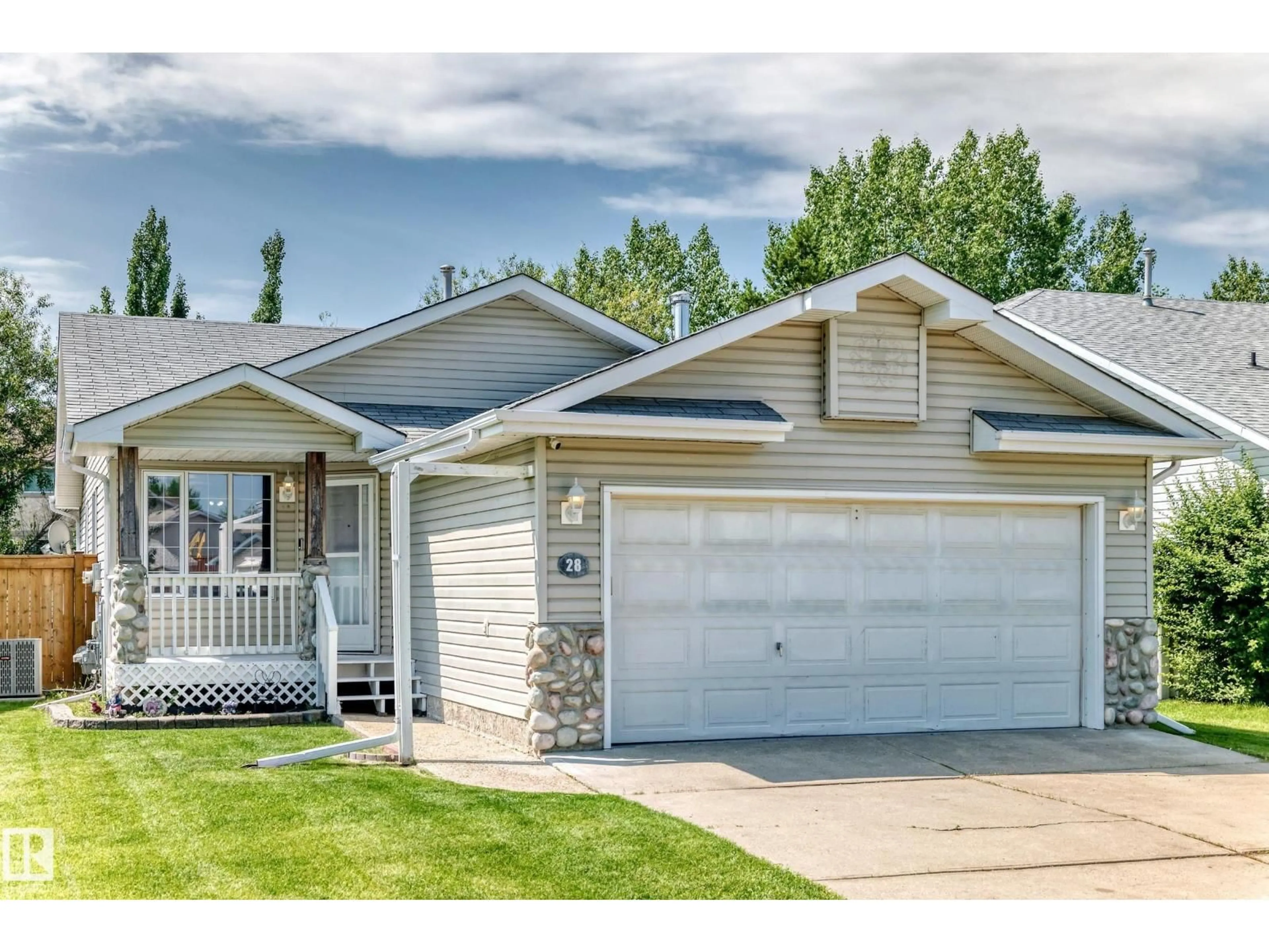 Home with vinyl exterior material, street for 28 DALTON, Sherwood Park Alberta T8H1T5