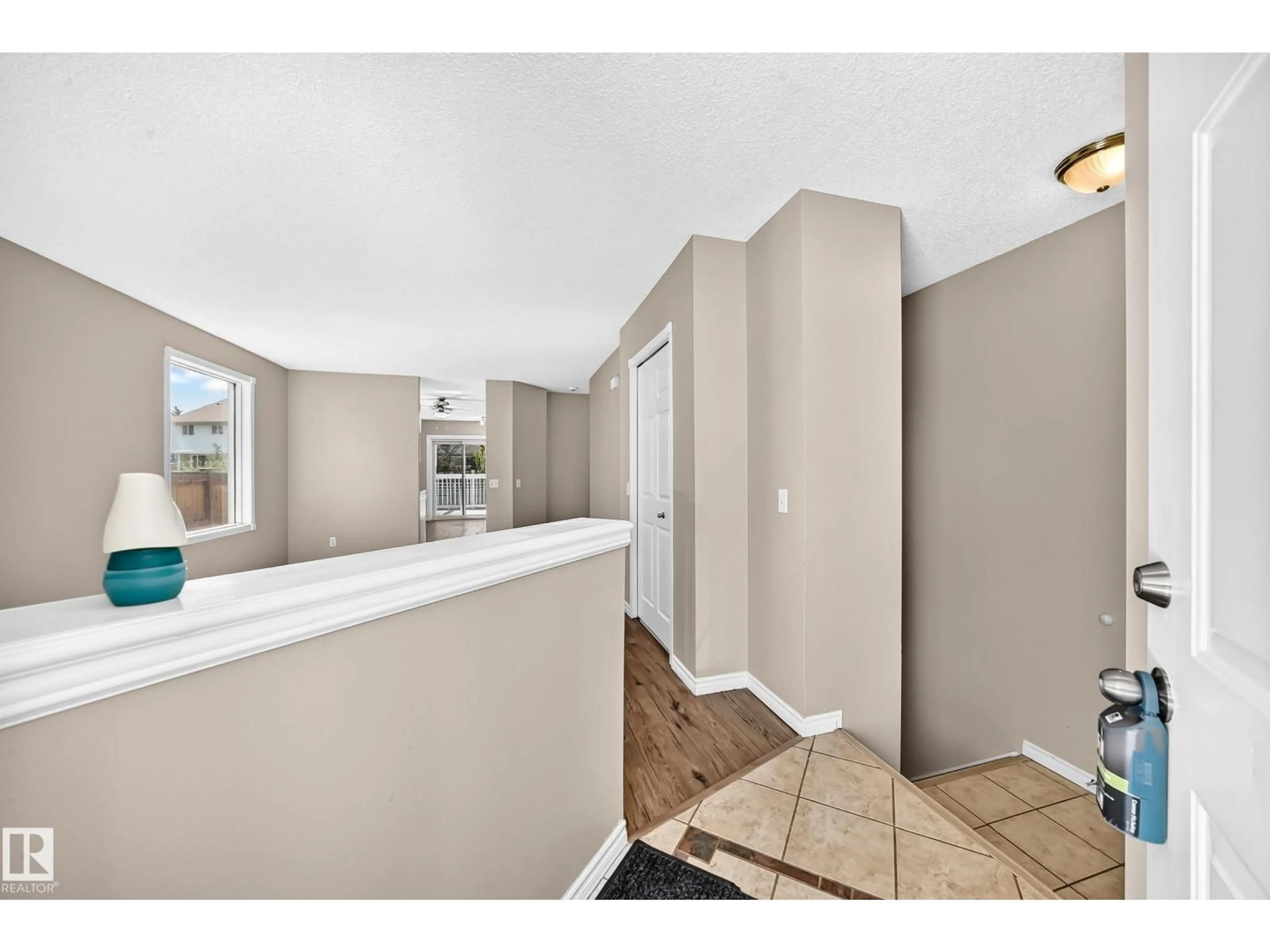 Indoor entryway for 28 DALTON, Sherwood Park Alberta T8H1T5