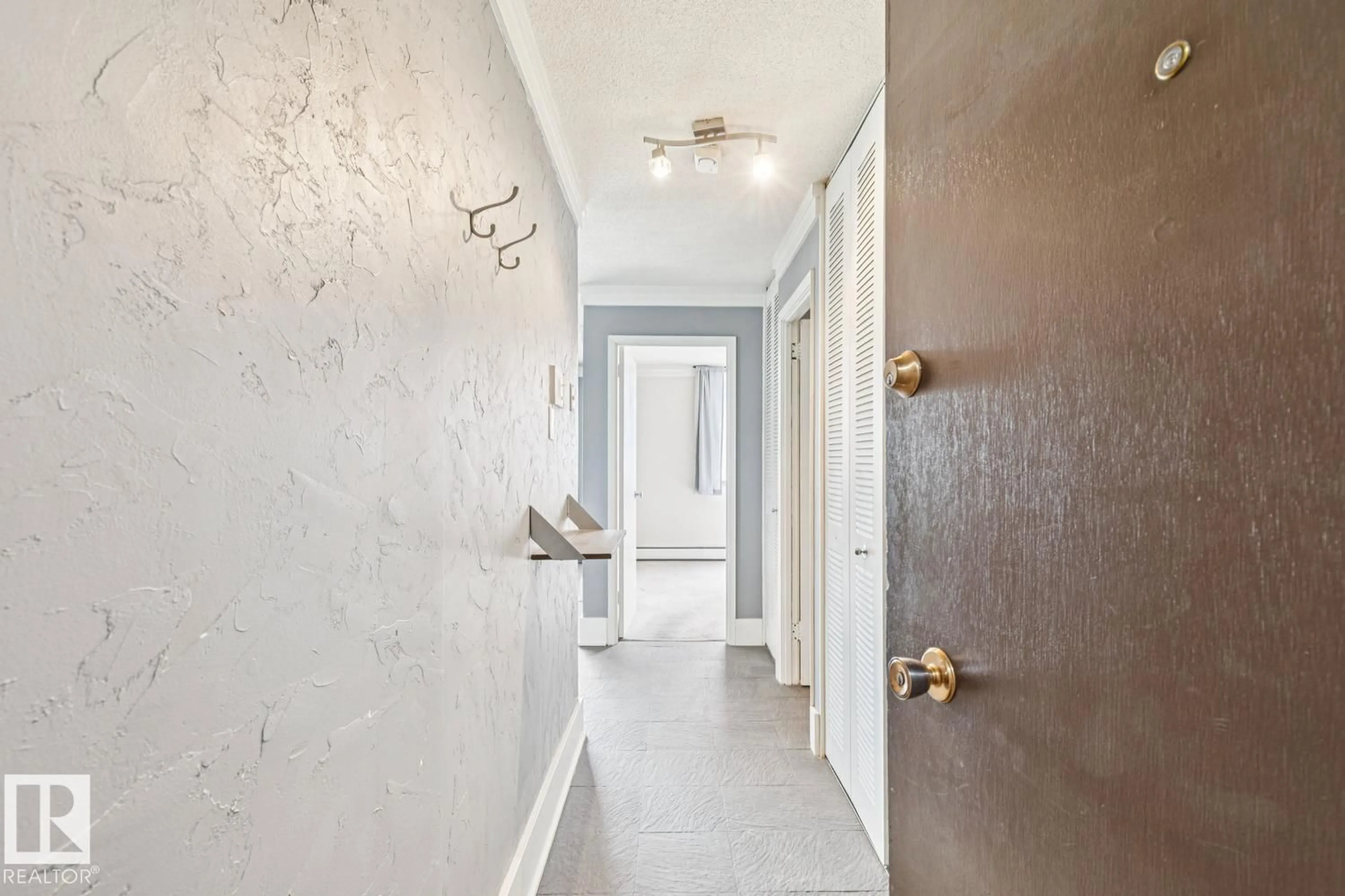 Indoor entryway for 9930 - 1107 113 ST, Edmonton Alberta T5K1N6