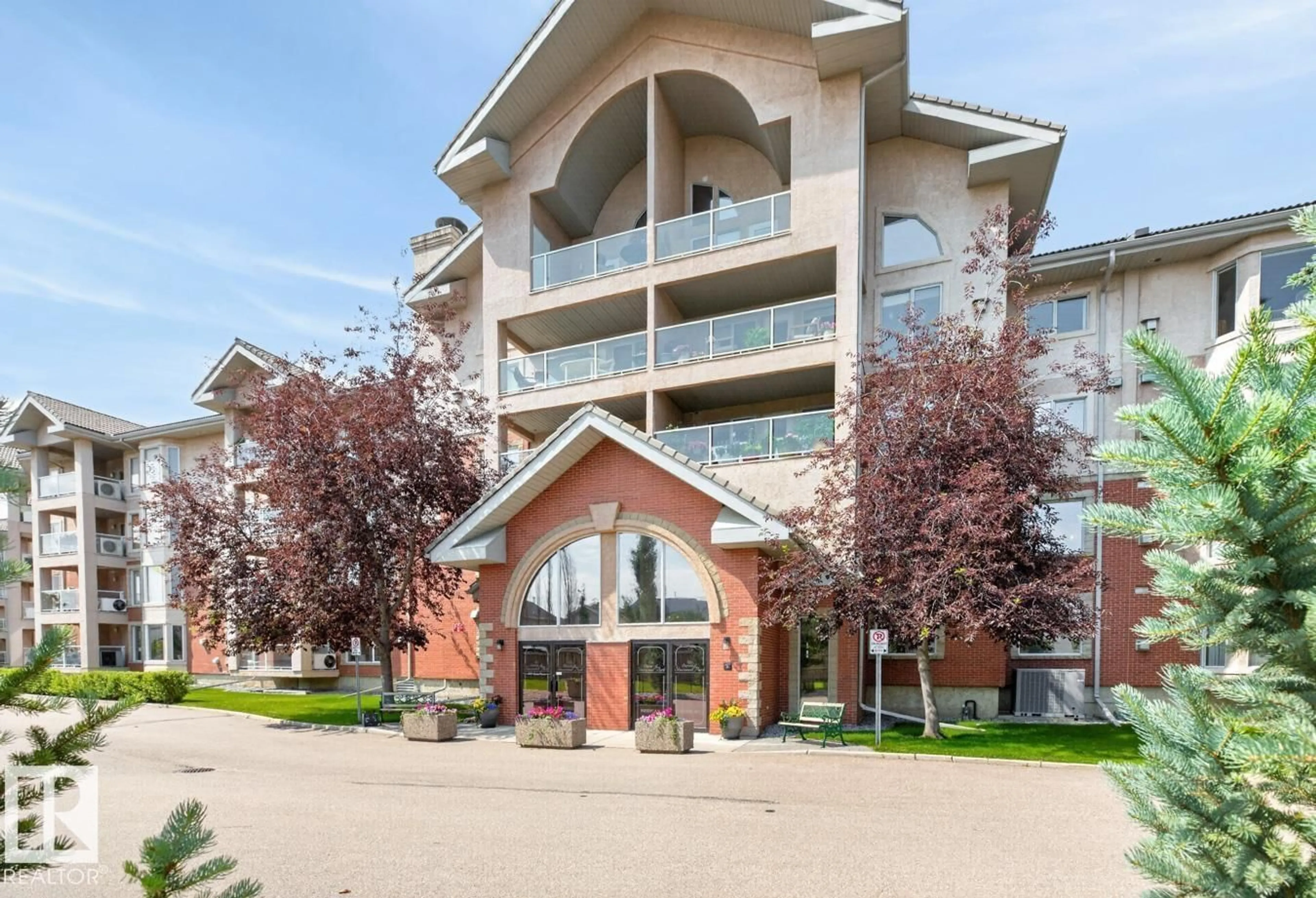 Patio, unknown for 200 - 226 BETHEL DR, Sherwood Park Alberta T8H2C5