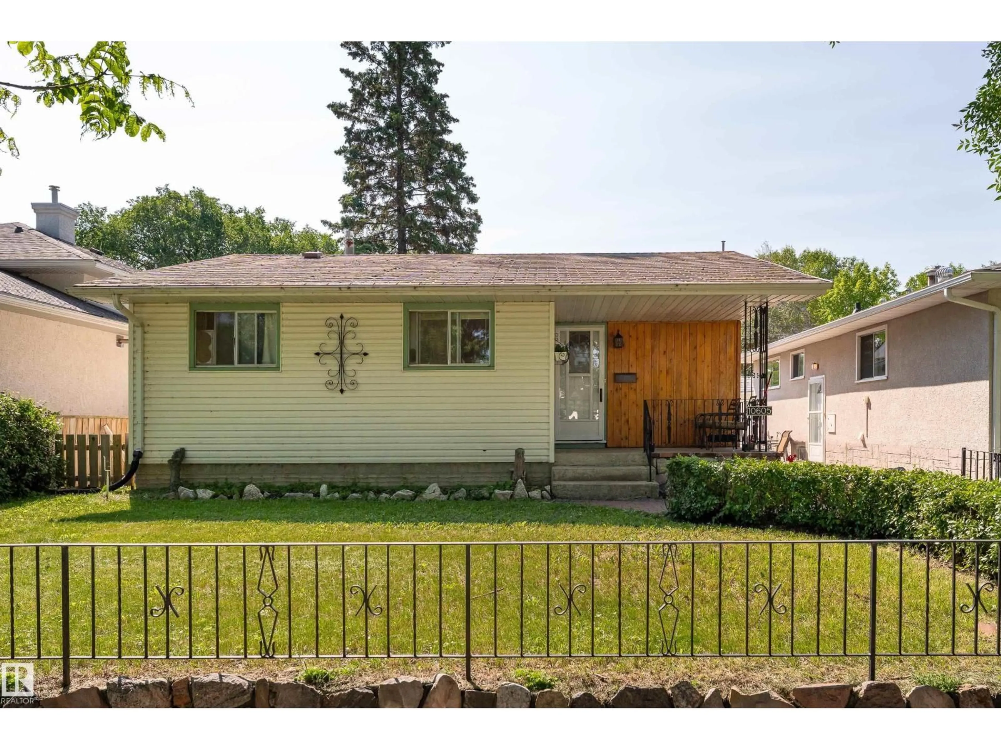 Home with vinyl exterior material, street for 10605 101 AV, Fort Saskatchewan Alberta T8L2B3