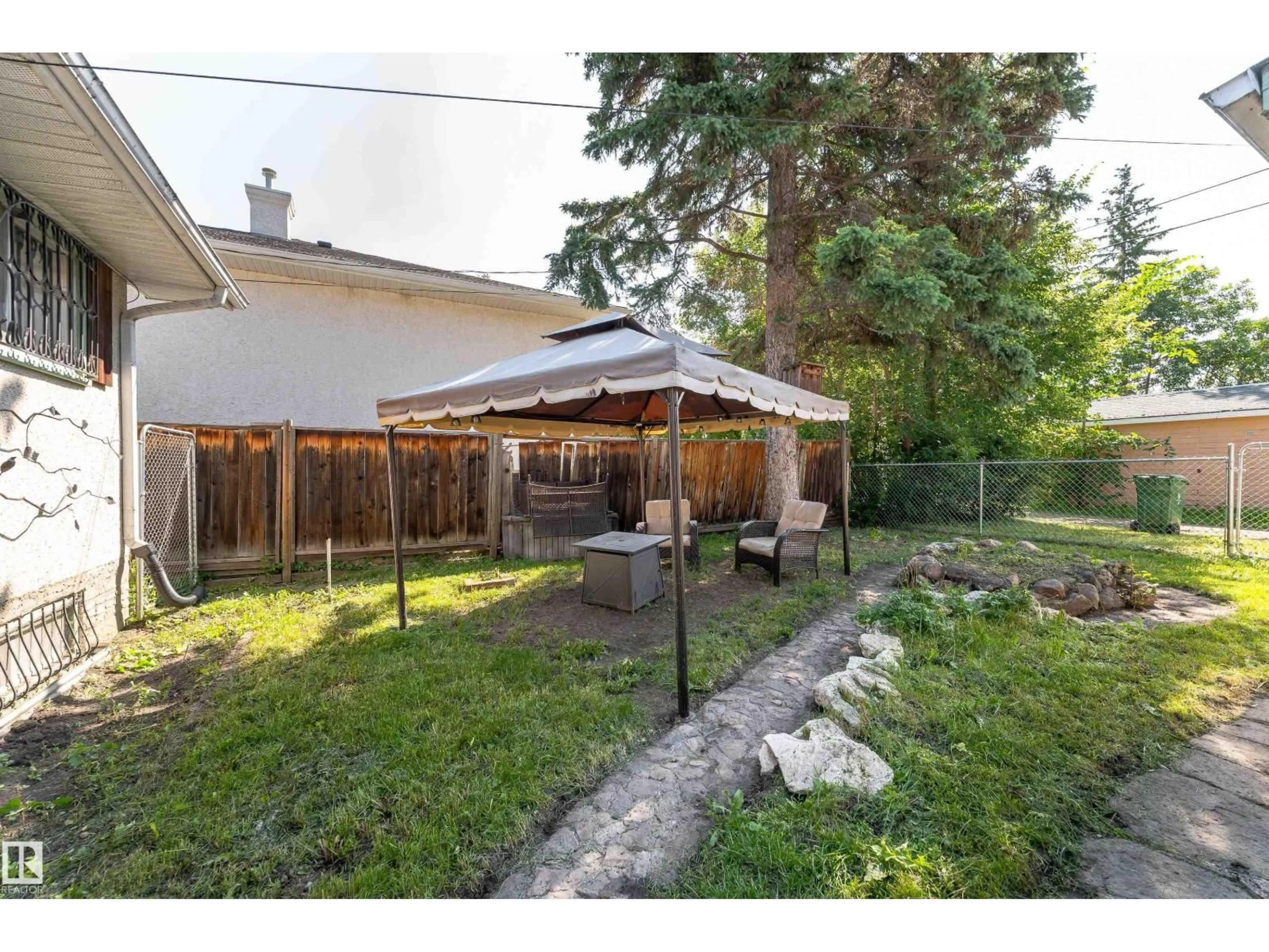 Patio, unknown for 10605 101 AV, Fort Saskatchewan Alberta T8L2B3