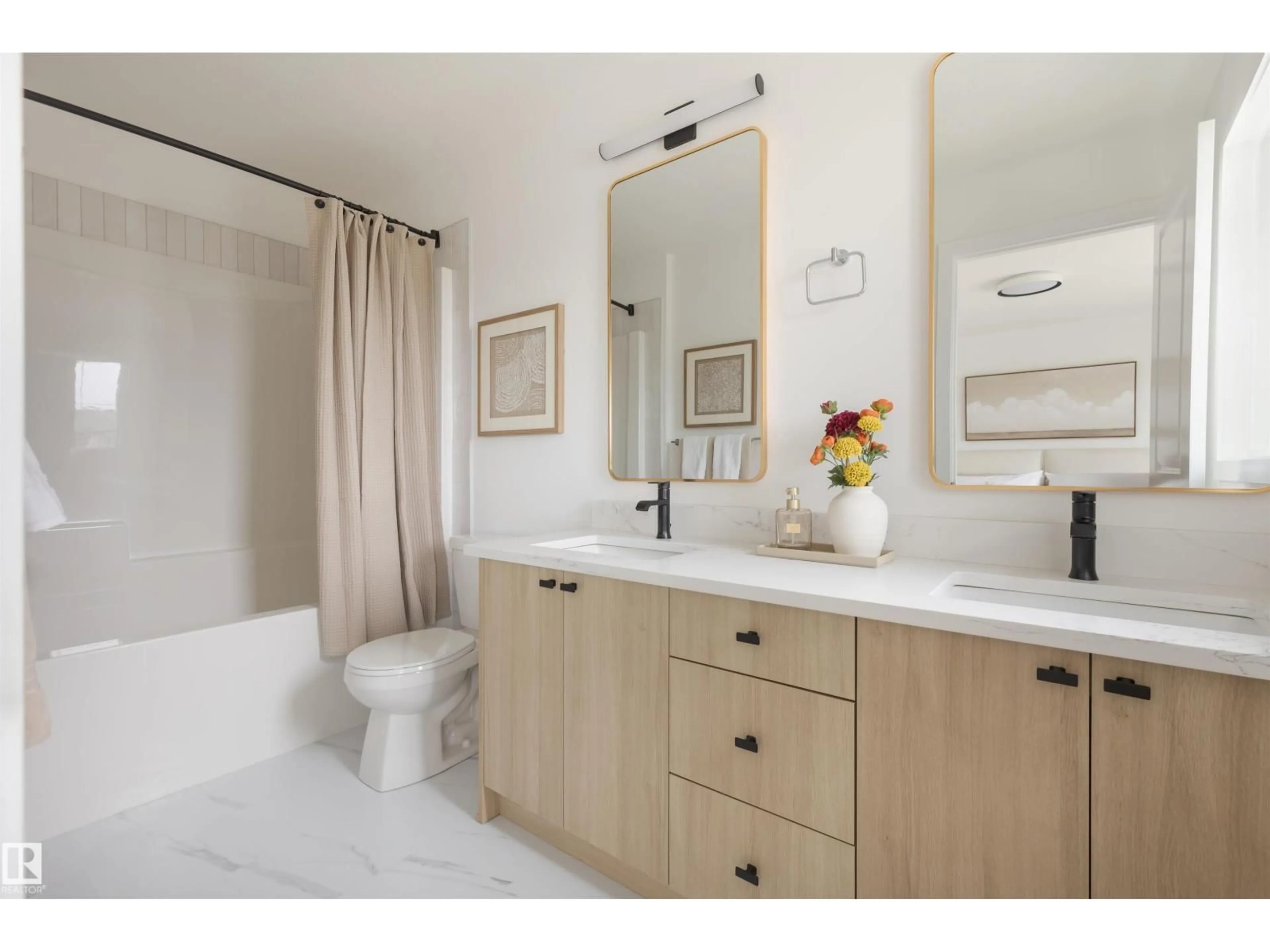 Standard bathroom, ceramic/tile floor for 17 CESSY ST, St. Albert Alberta T8T2E2