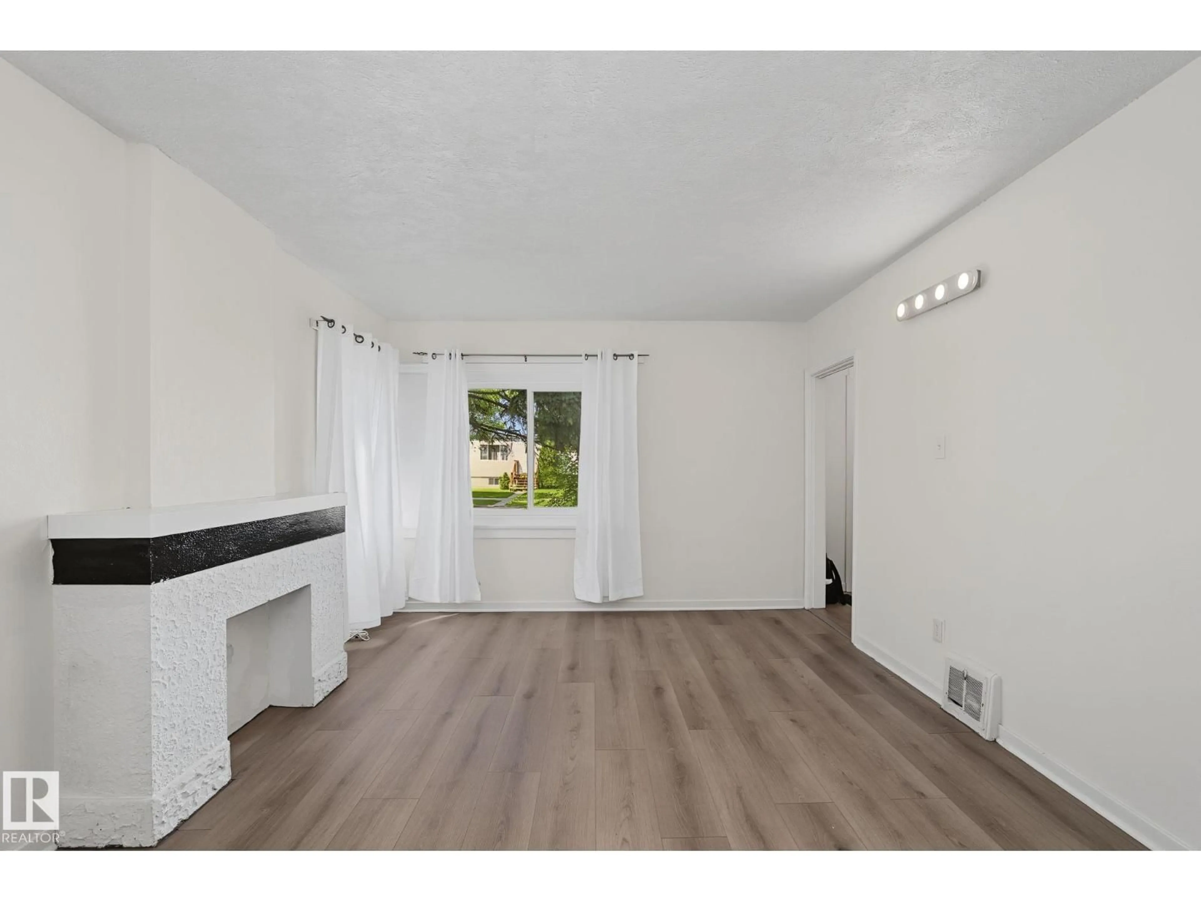 A pic of a room for 11147 78 AV, Edmonton Alberta T6G0M5