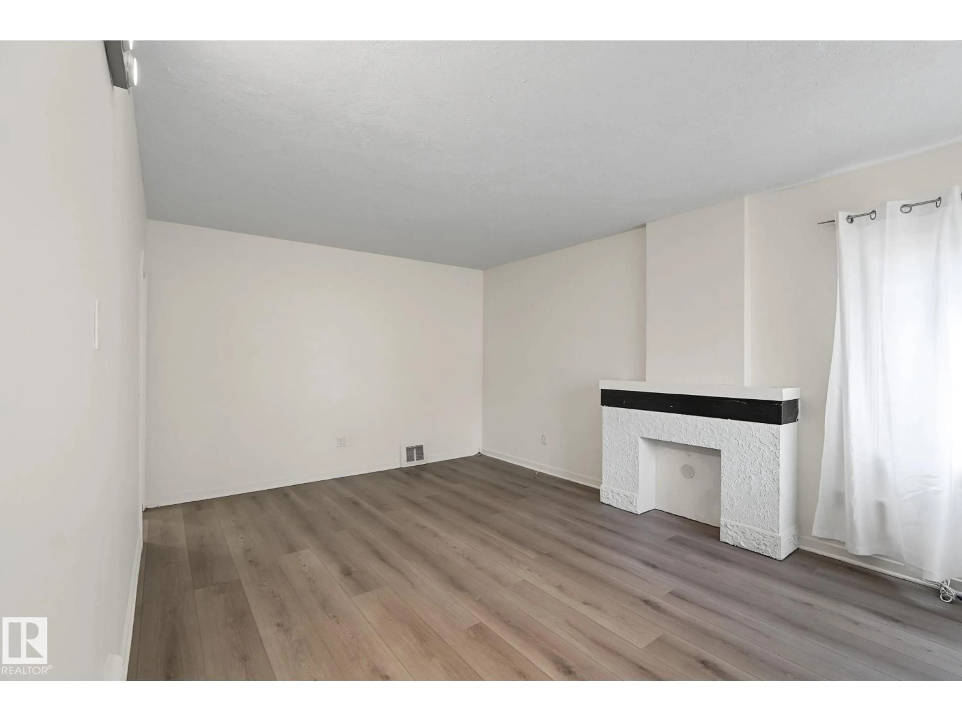 A pic of a room for 11147 78 AV, Edmonton Alberta T6G0M5