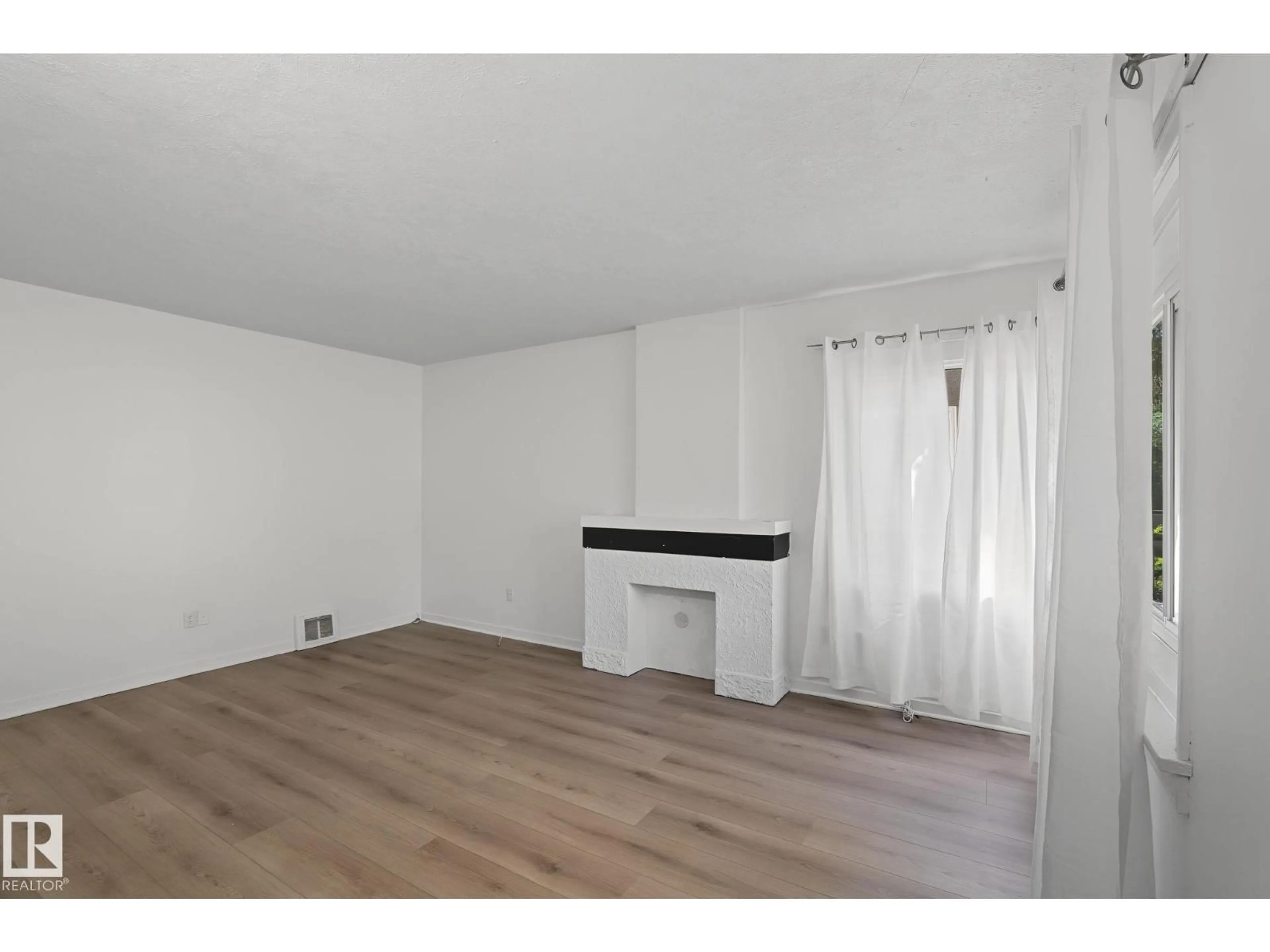 A pic of a room for 11147 78 AV, Edmonton Alberta T6G0M5