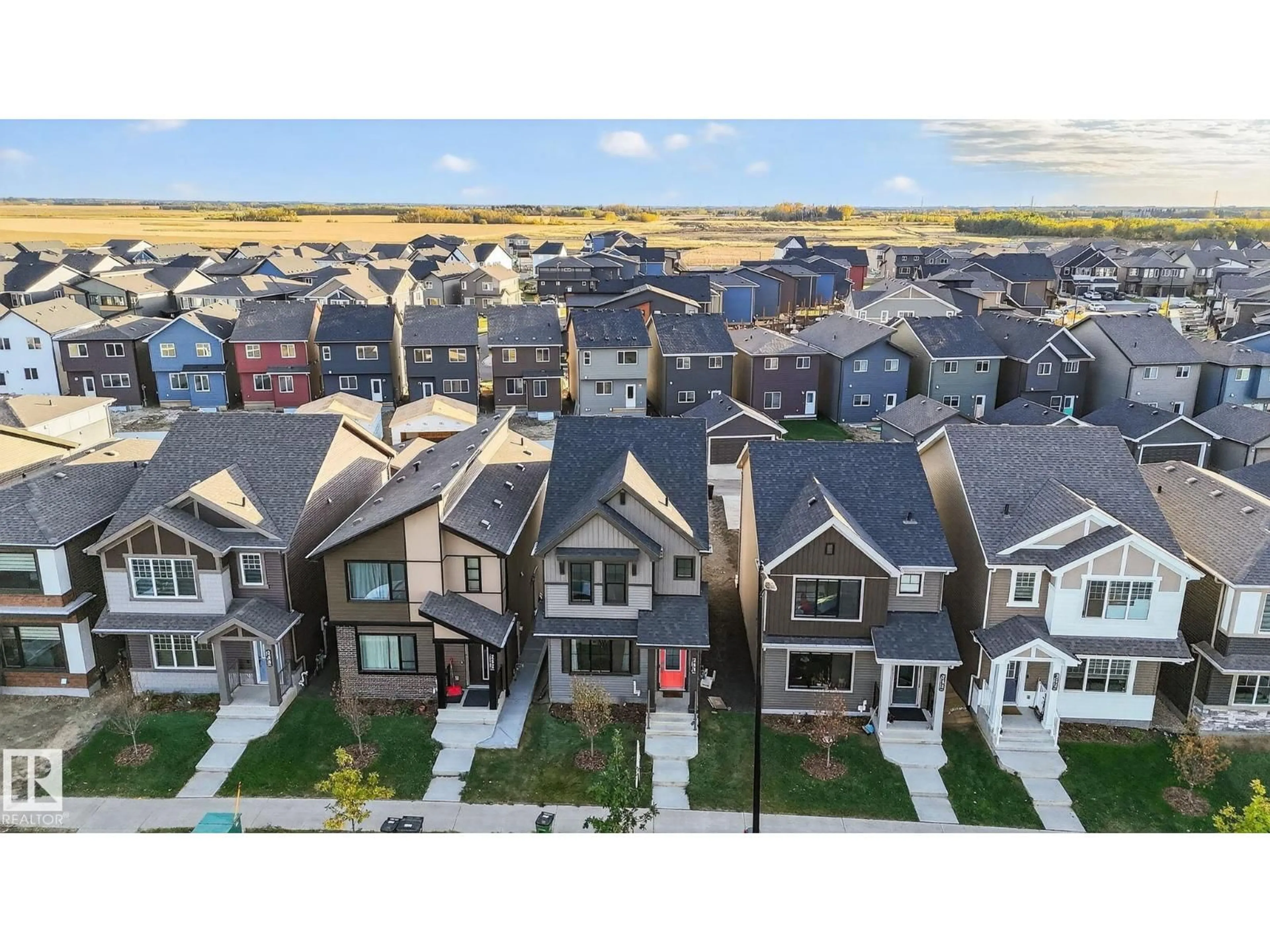 A pic from outside/outdoor area/front of a property/back of a property/a pic from drone, unknown for 264 ORCHARDS BV, Edmonton Alberta T6X2Y6