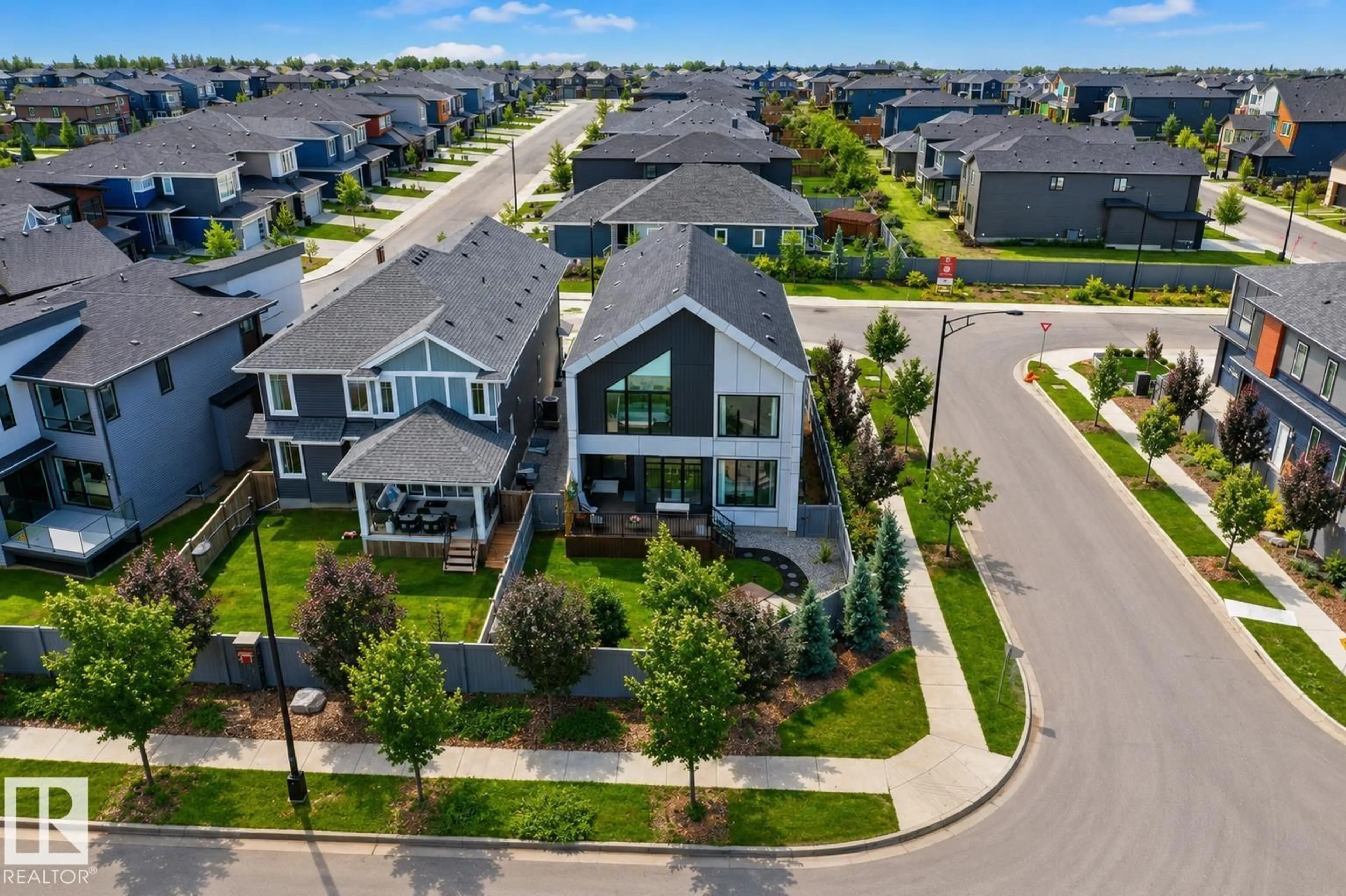 A pic from outside/outdoor area/front of a property/back of a property/a pic from drone, street for SW - 6805 KNOX LO, Edmonton Alberta T6W4R3