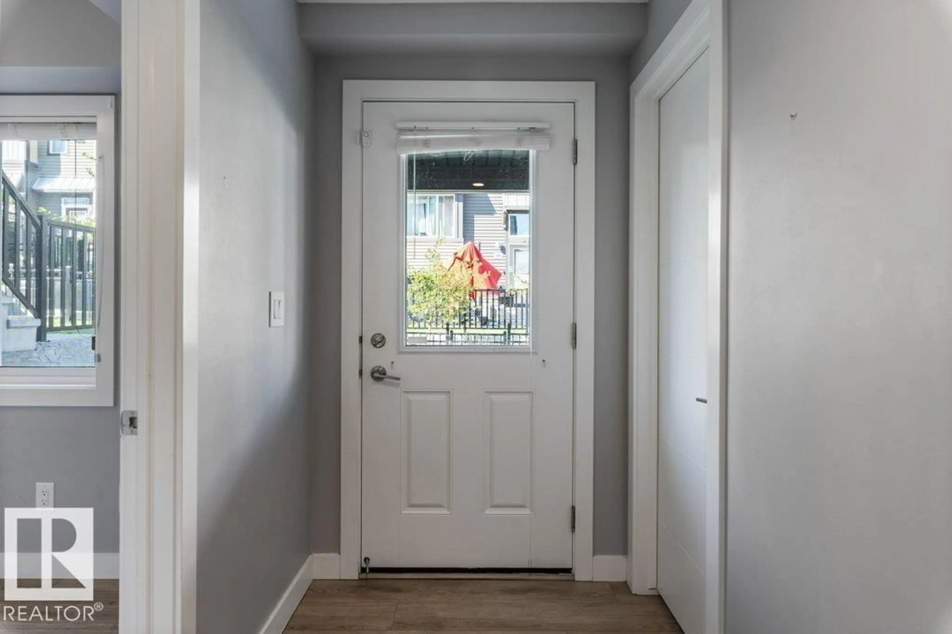 Indoor entryway for 62 16903 68 ST NW, Edmonton Alberta T5Z0R1