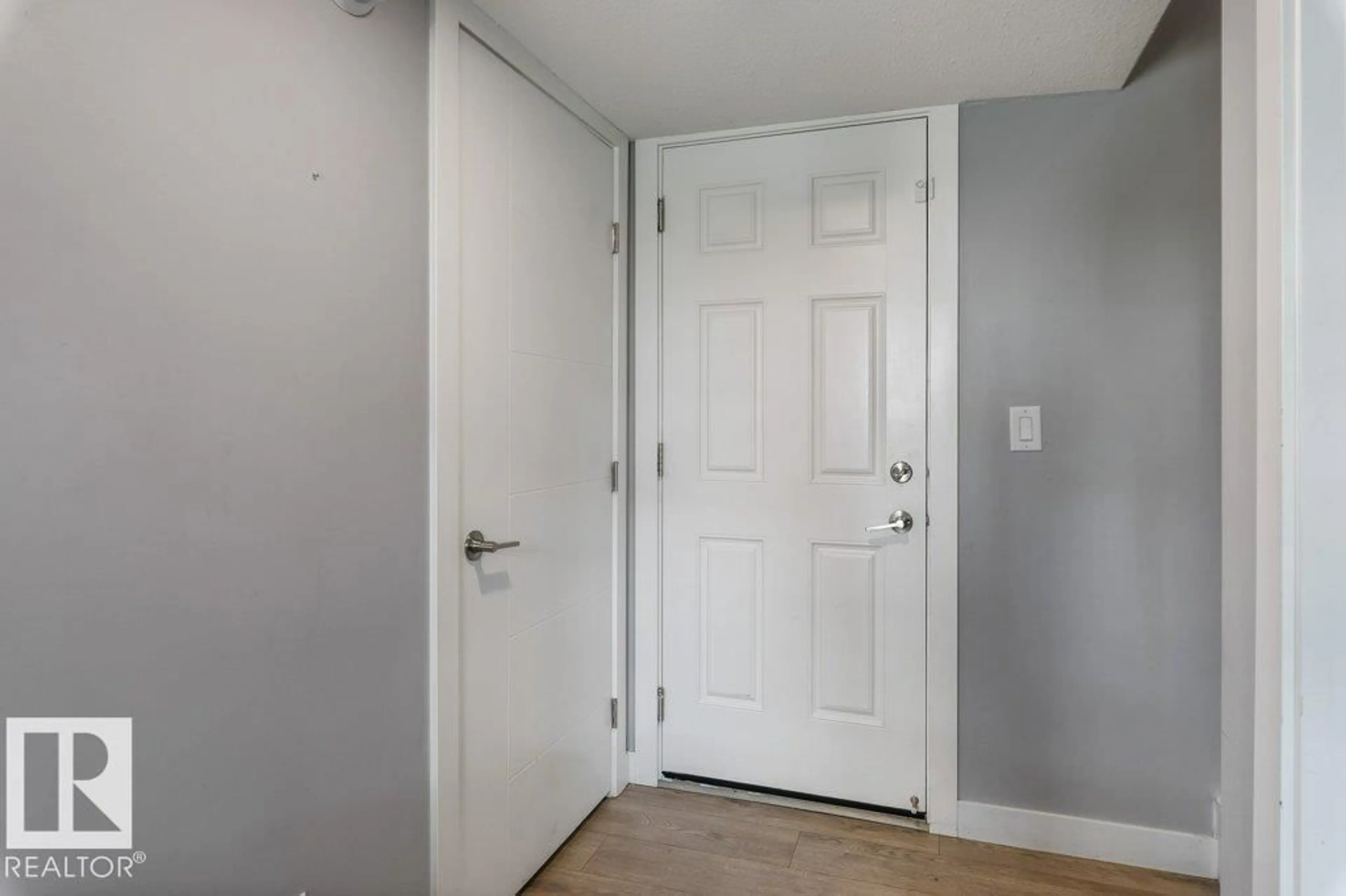 Indoor entryway for 62 16903 68 ST NW, Edmonton Alberta T5Z0R1