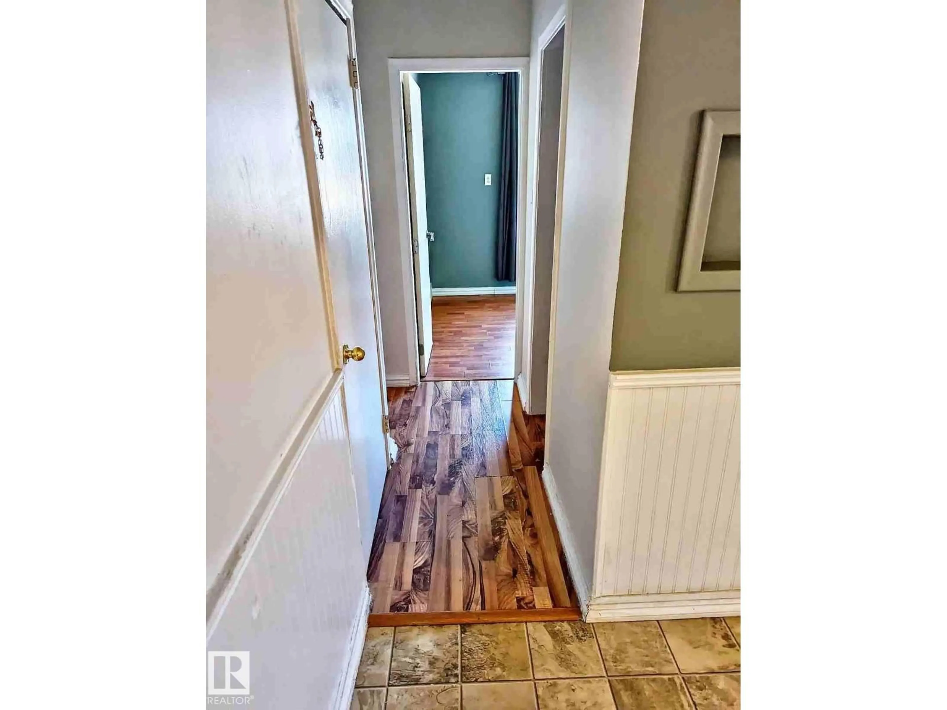 Indoor entryway for 4730 46 AV, St. Paul Town Alberta T0A3A3