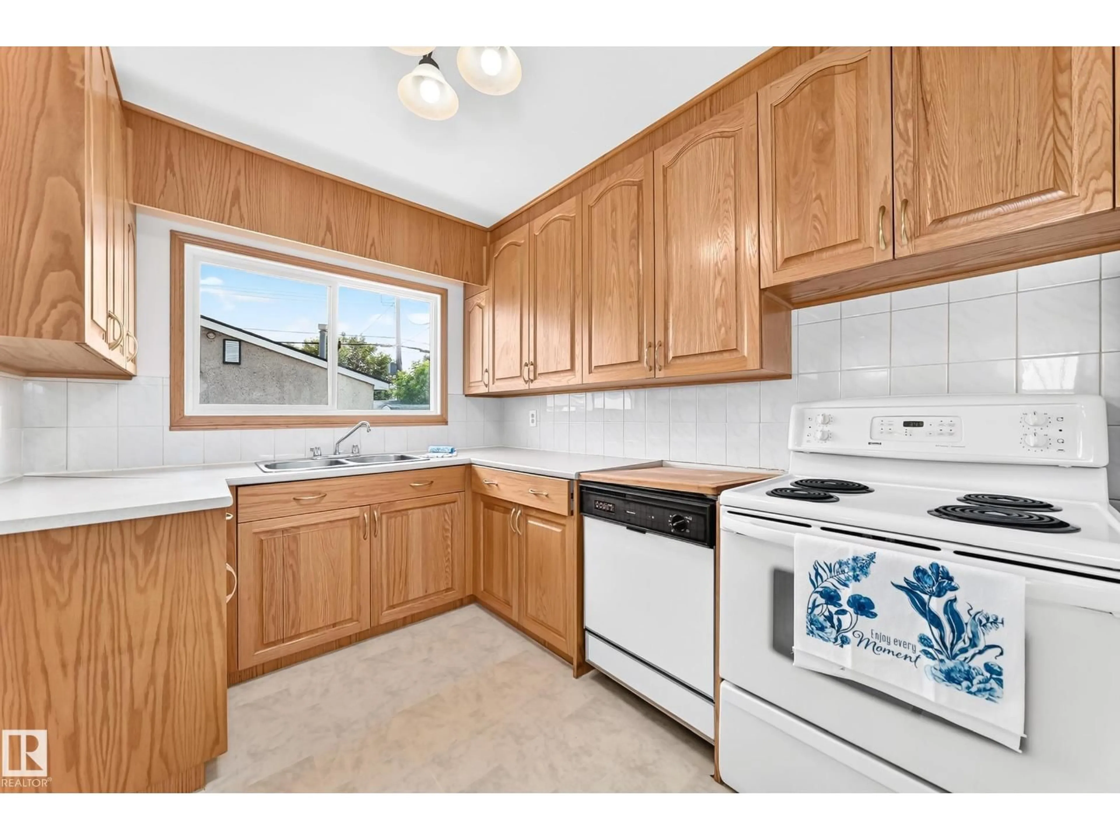 Standard kitchen, unknown for 10819 137 AV, Edmonton Alberta T5E1Z2