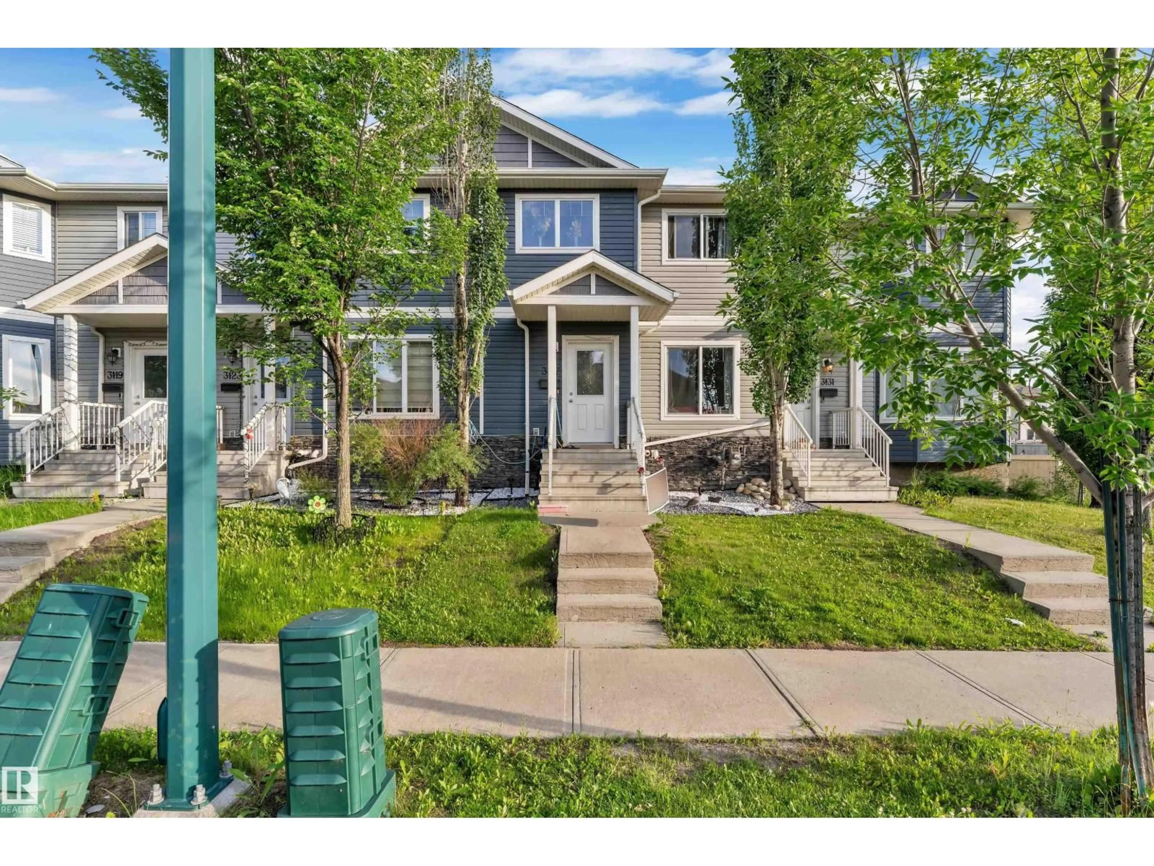Home with vinyl exterior material, street for 3127 16 AV, Edmonton Alberta T6T0P7