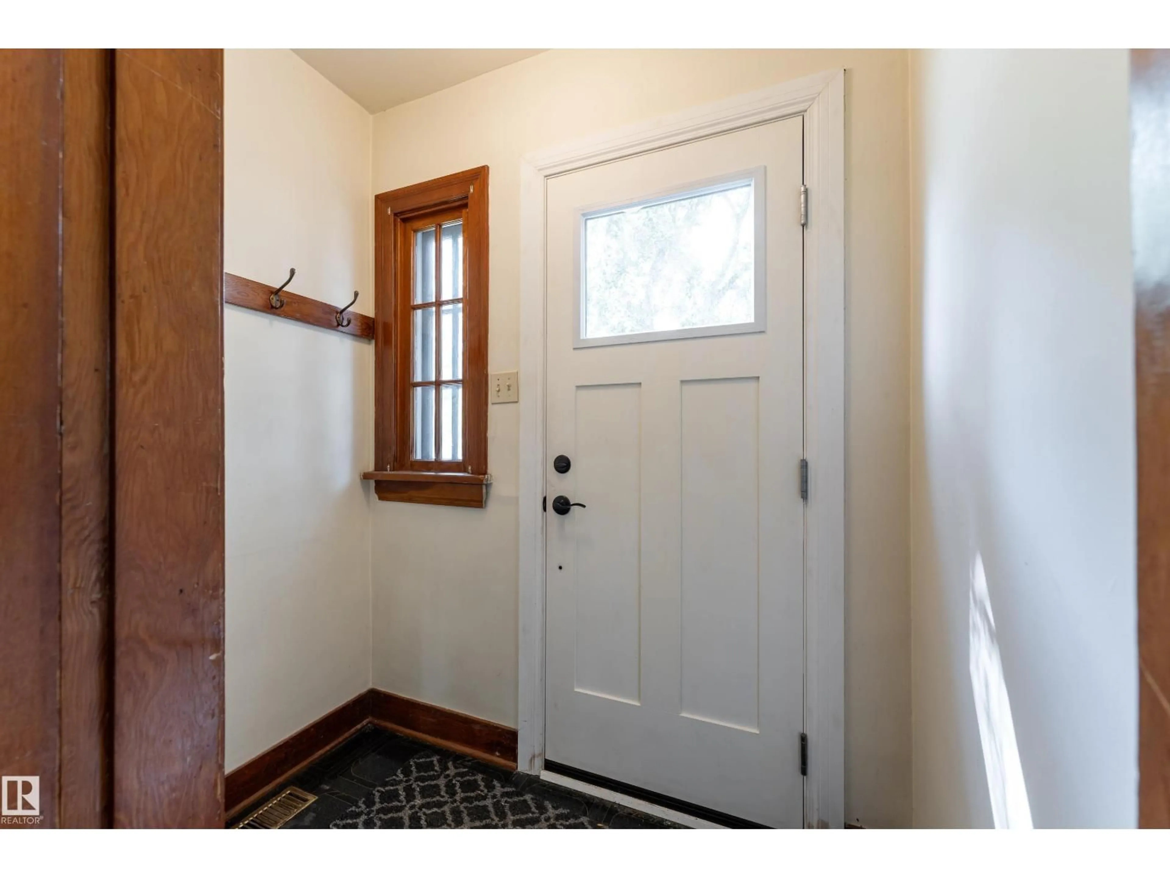 Indoor entryway for 11108 81 AV, Edmonton Alberta T6G0S5