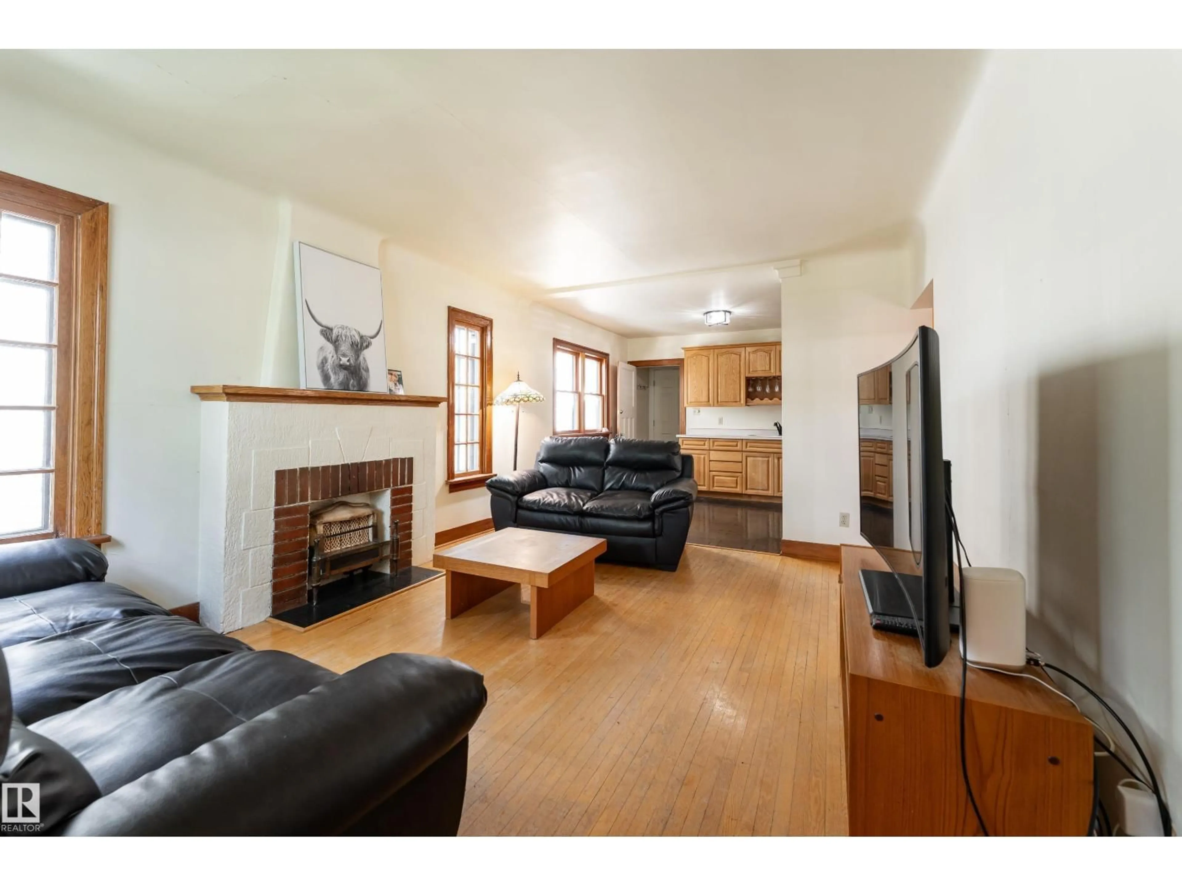Living room with furniture, wood/laminate floor for 11108 81 AV, Edmonton Alberta T6G0S5