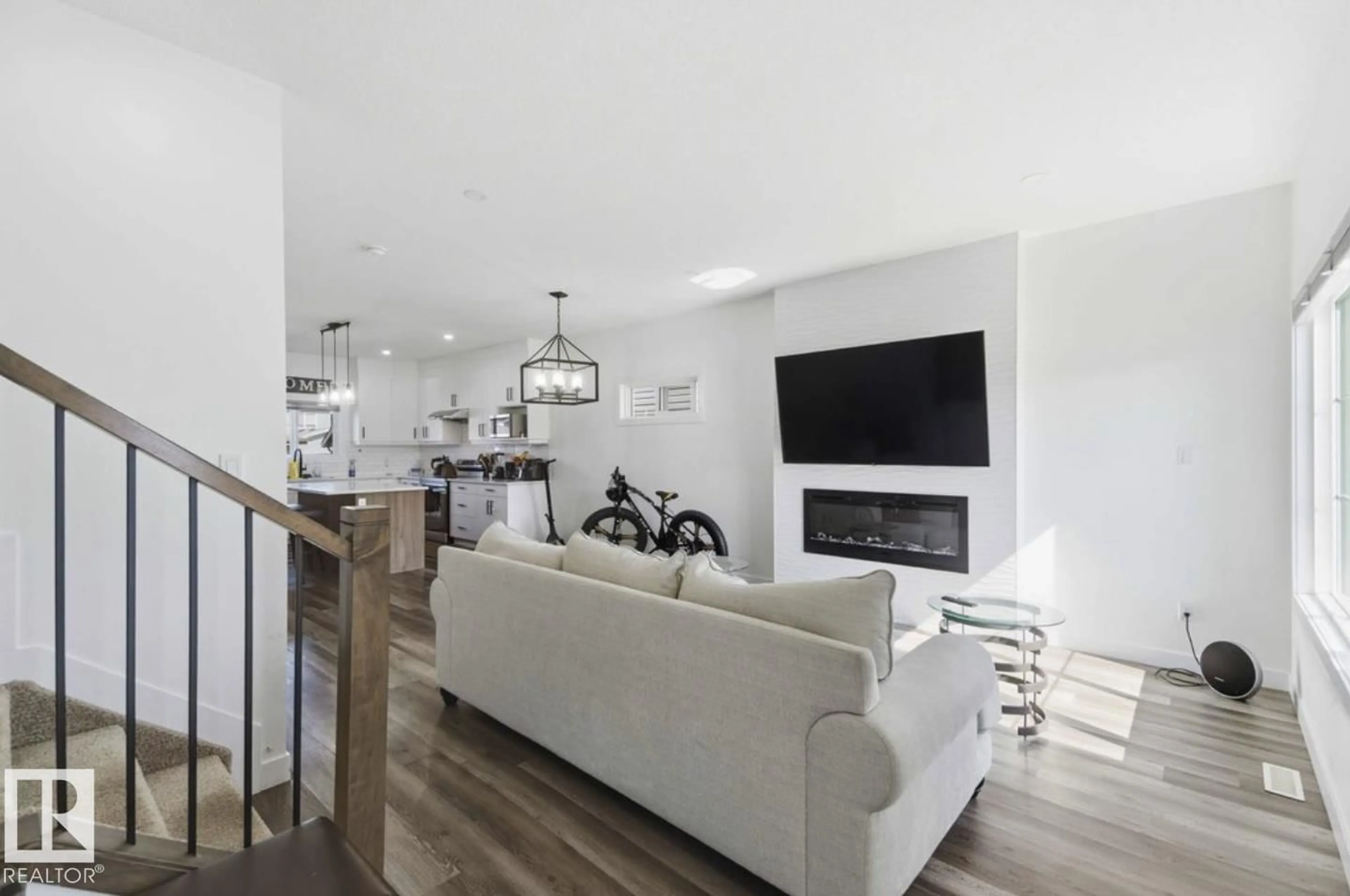 Unknown for 17924 61 STREET, Edmonton Alberta T5Y3X1