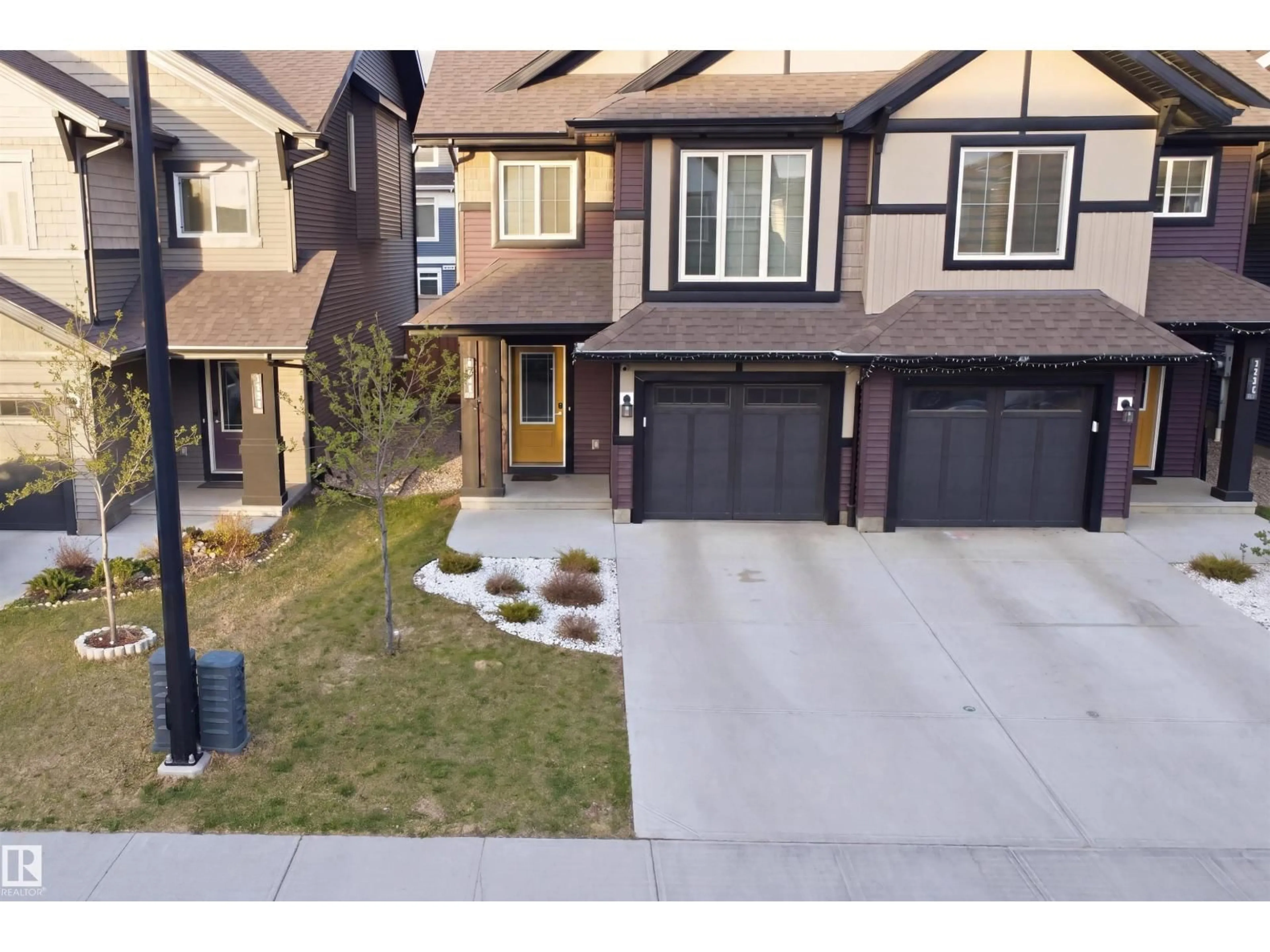 A pic from outside/outdoor area/front of a property/back of a property/a pic from drone, street for 2284 CHOKECHERRY CL, Edmonton Alberta T6X2M6