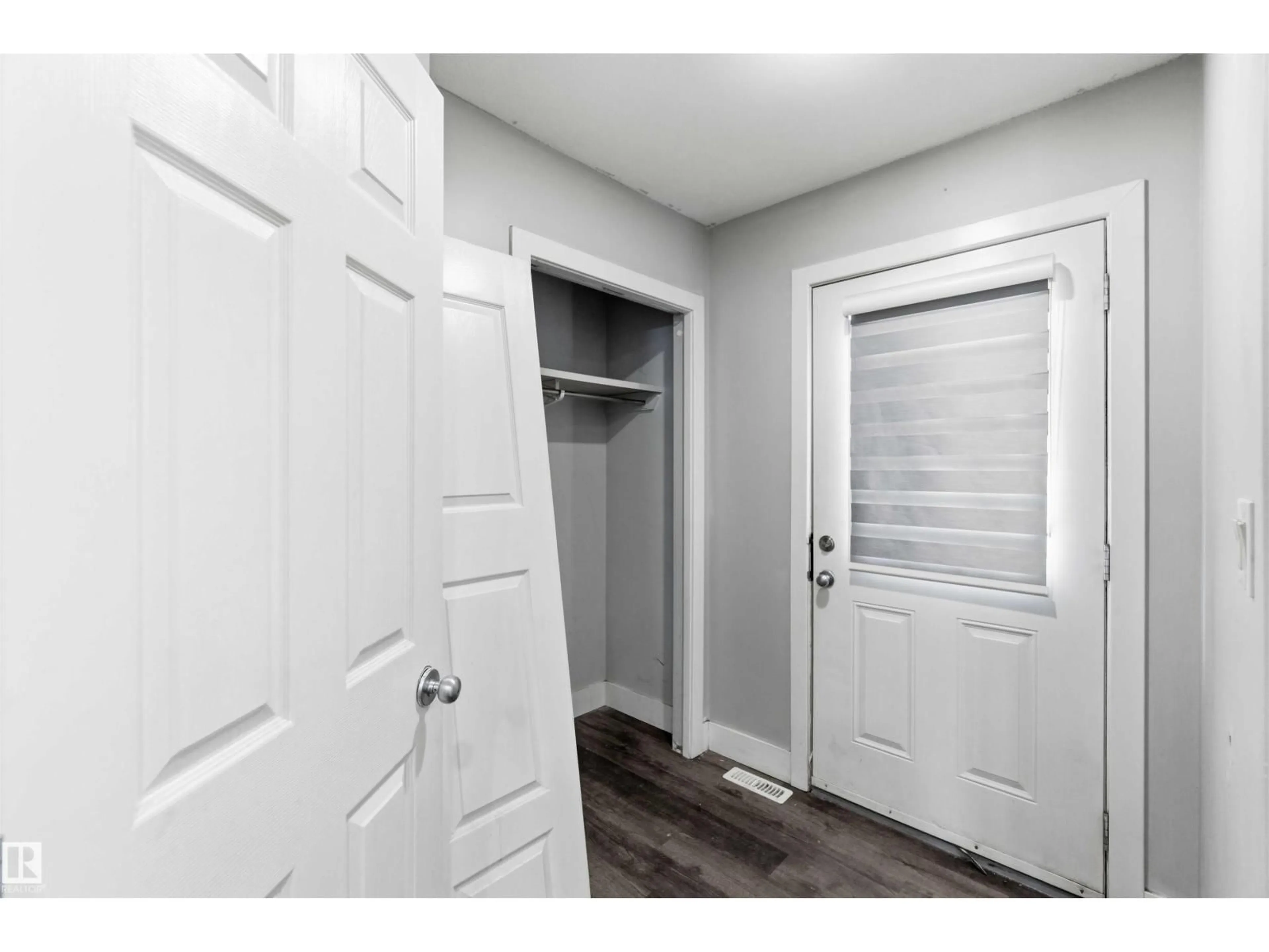 Indoor entryway for 120 - 64 MAGRATH RD, Edmonton Alberta T6R0C6
