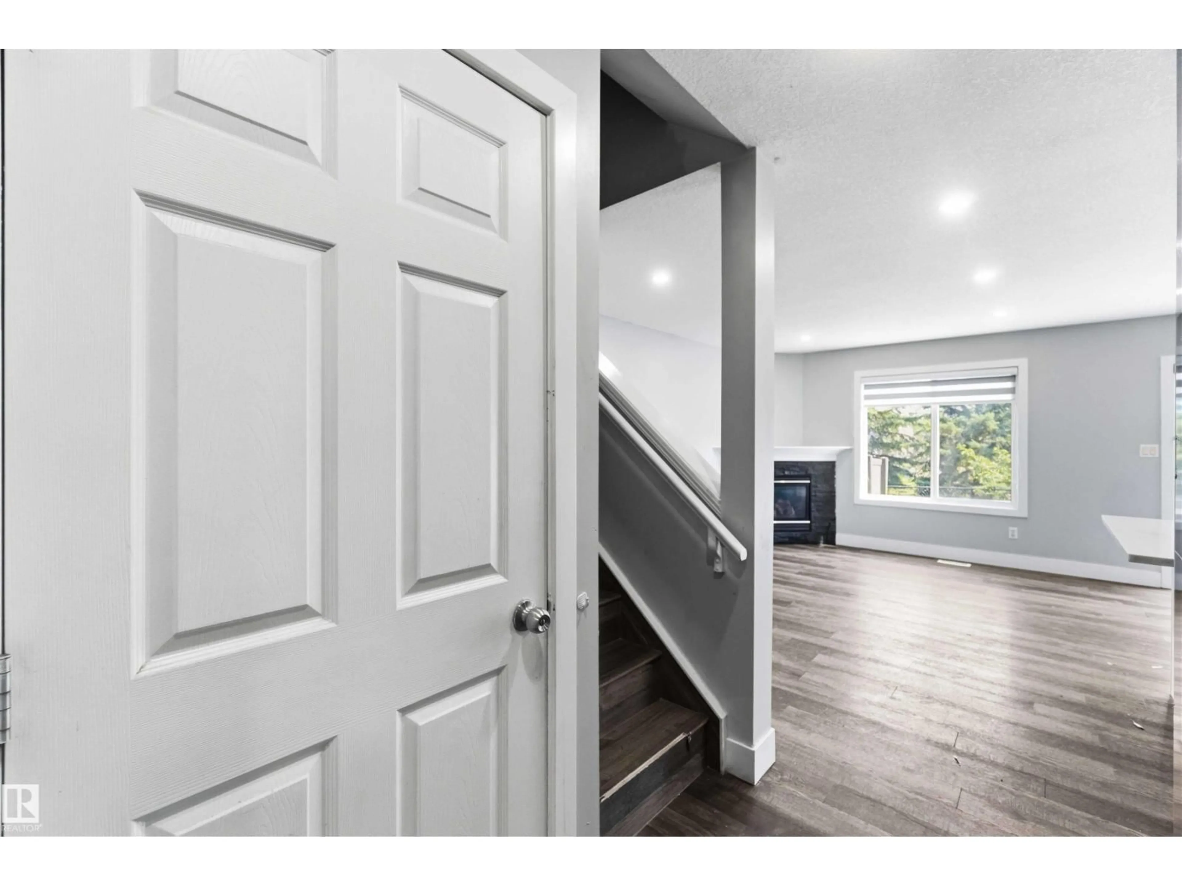 Indoor entryway for 120 - 64 MAGRATH RD, Edmonton Alberta T6R0C6