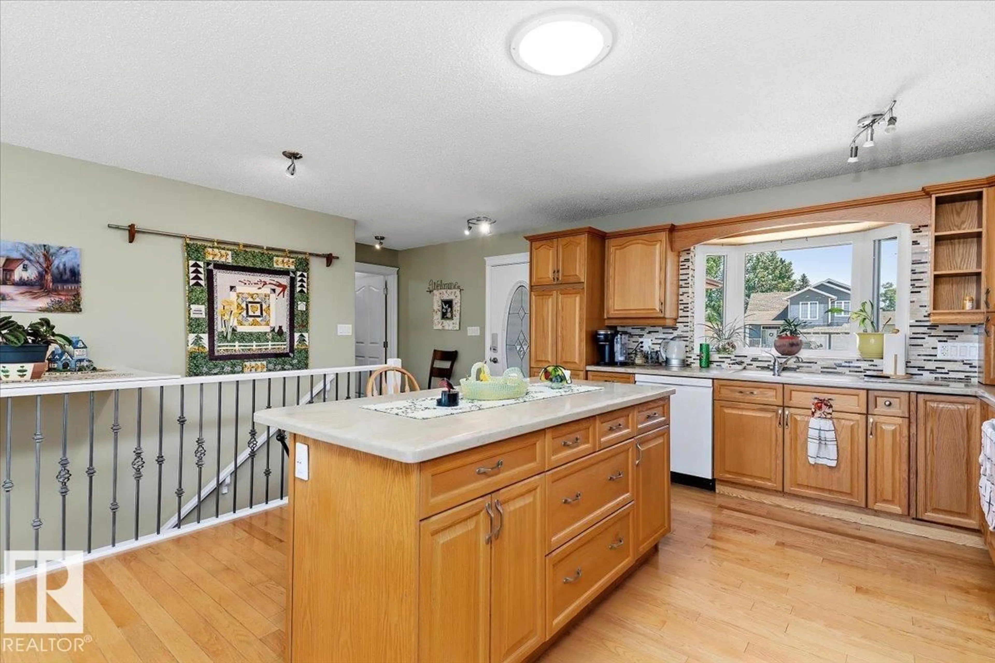Open concept kitchen, ceramic/tile floor for 5316 53 ST, Tofield Alberta T0B4J0