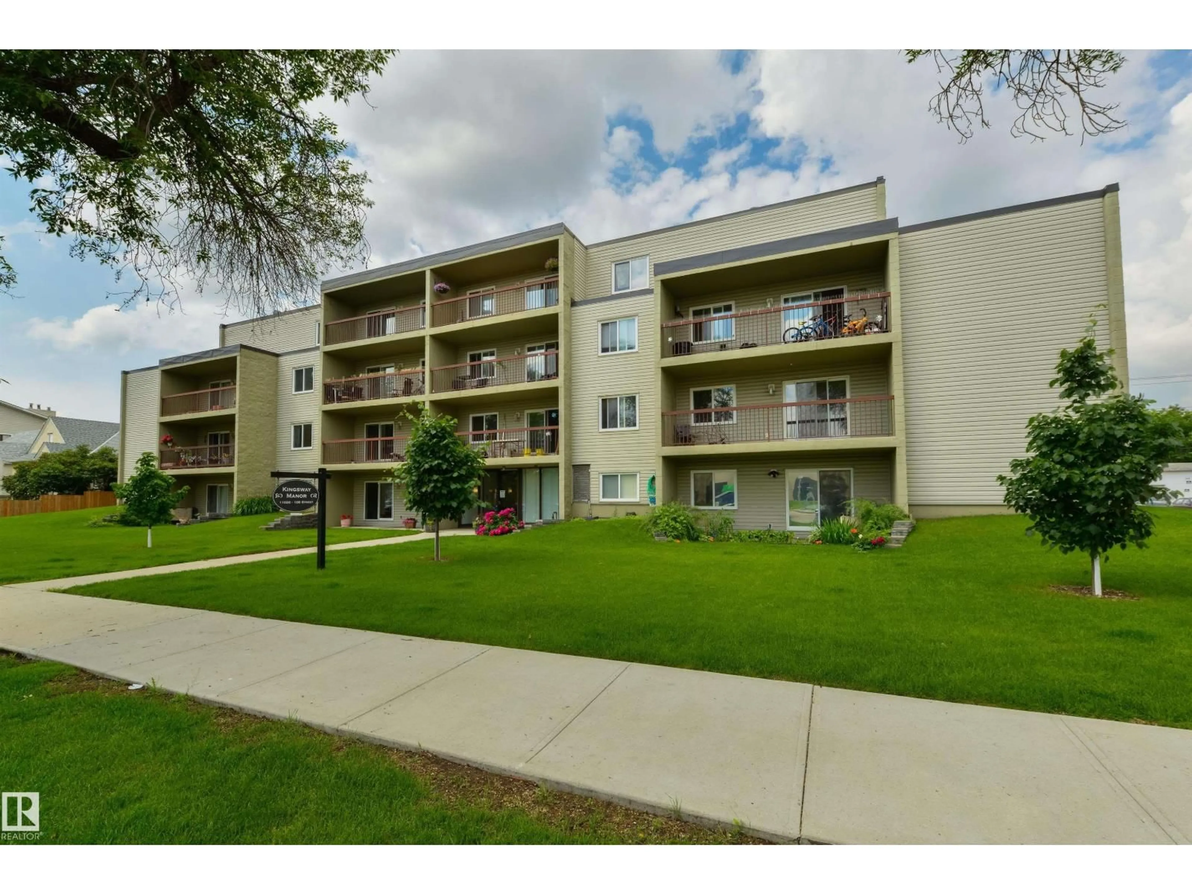Patio, unknown for 401 - 11026 106 ST, Edmonton Alberta T5H2Y4