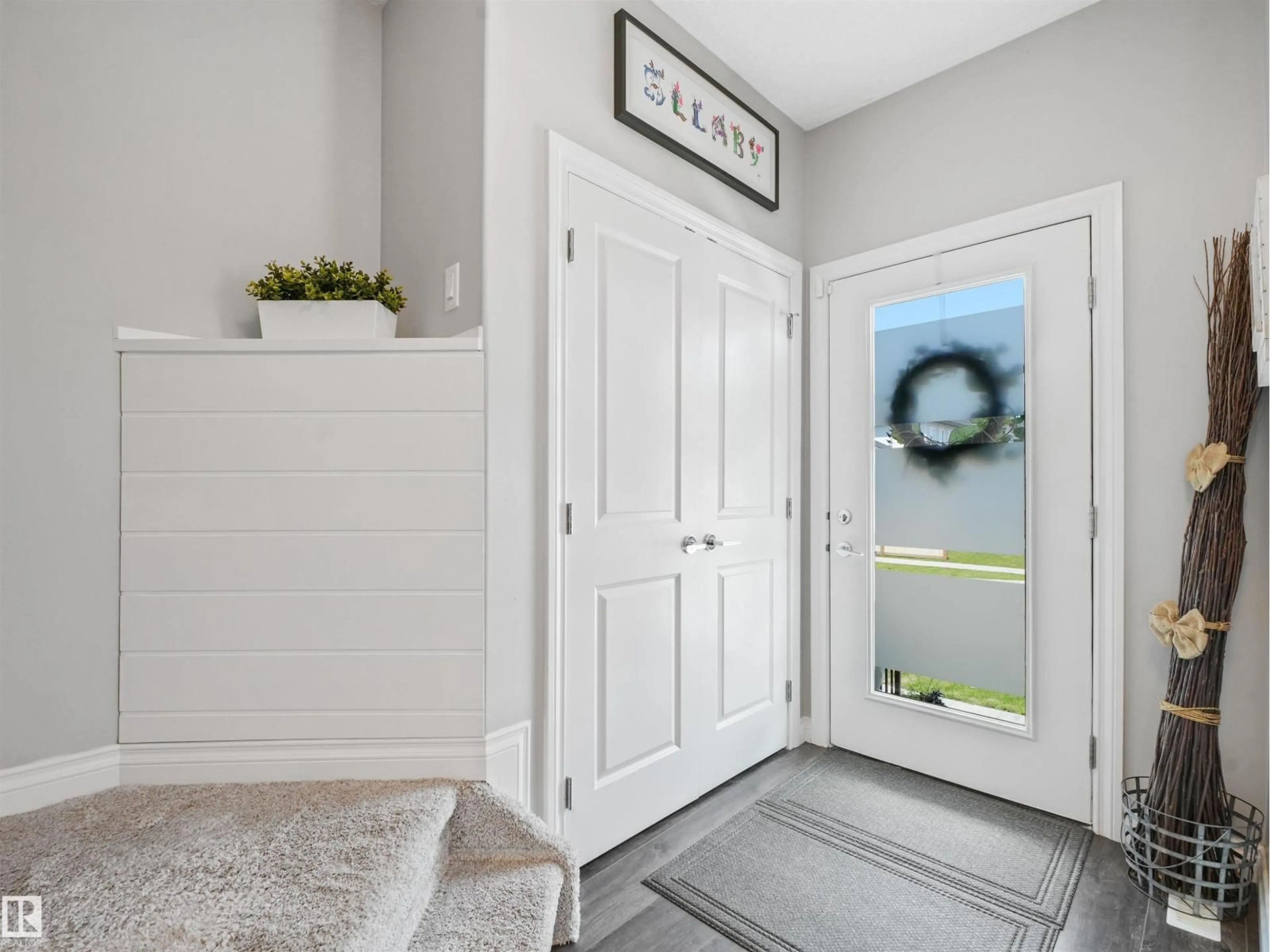 Indoor entryway for 283 AMEENA DR, Leduc Alberta T9E1J1