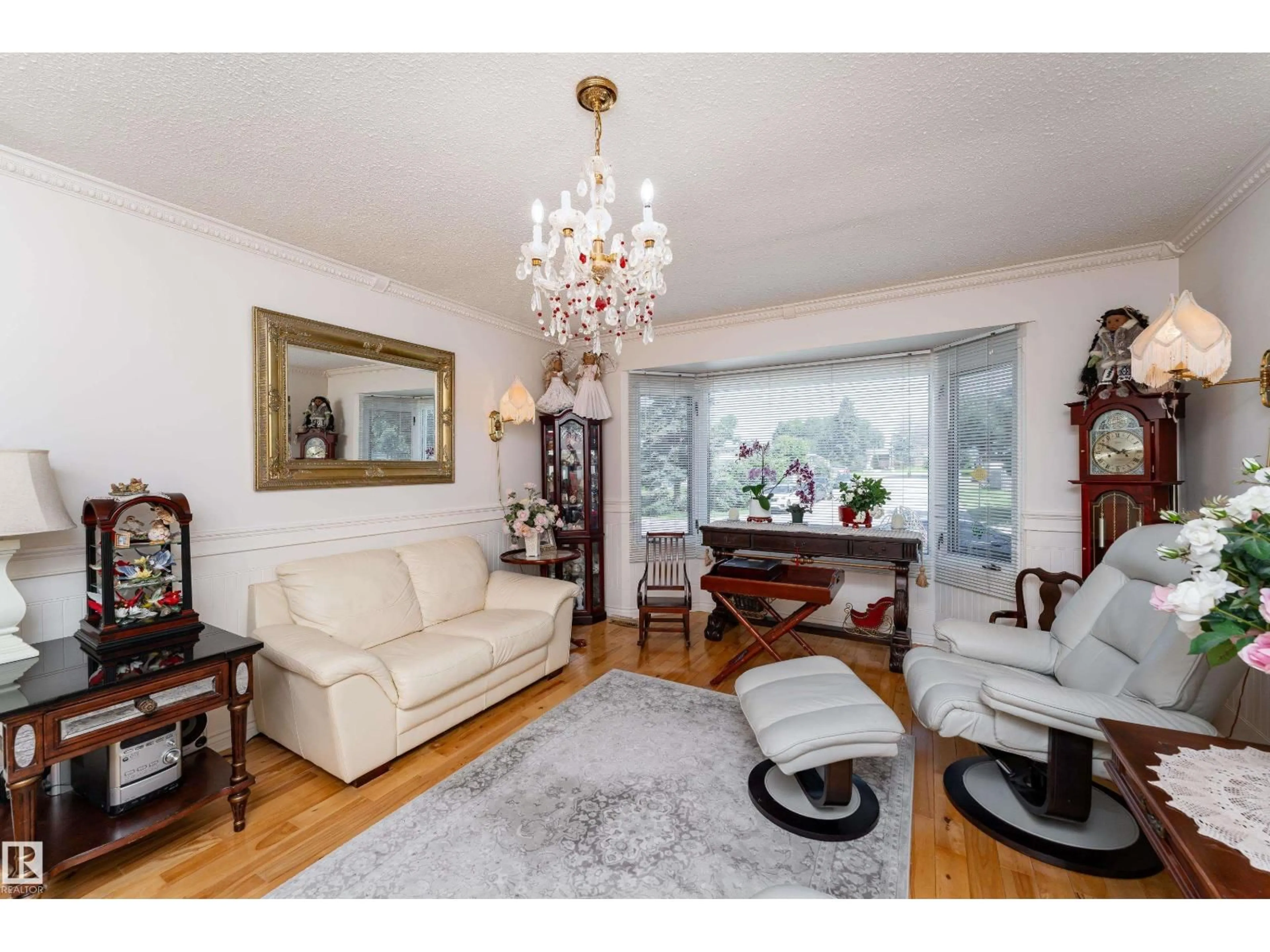 Living room with furniture, wood/laminate floor for NW - 4312 70 ST, Edmonton Alberta T6K0V1