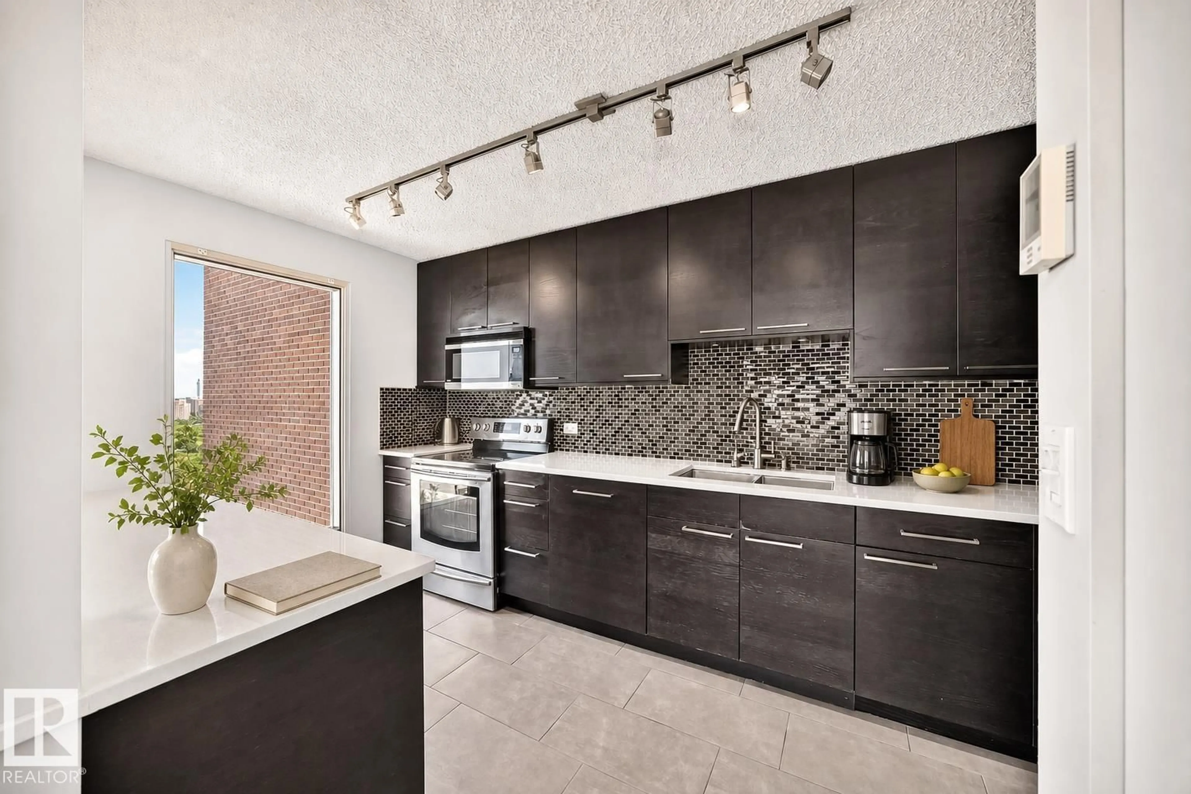 Contemporary kitchen, ceramic/tile floor for 1802 - 11027 87 AV, Edmonton Alberta T6G2P9