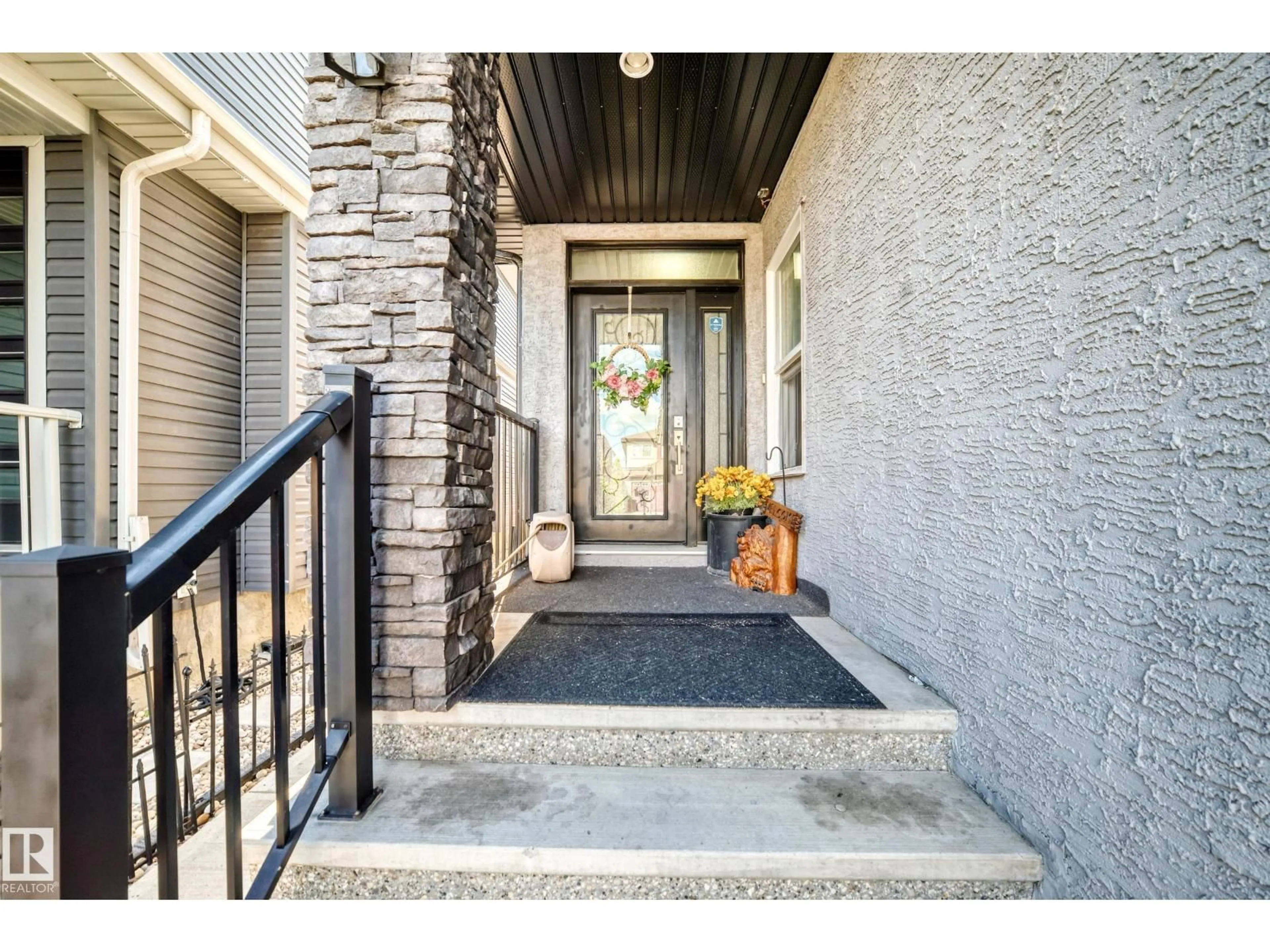Indoor entryway for NW - 16244 138 ST, Edmonton Alberta T6V0J8