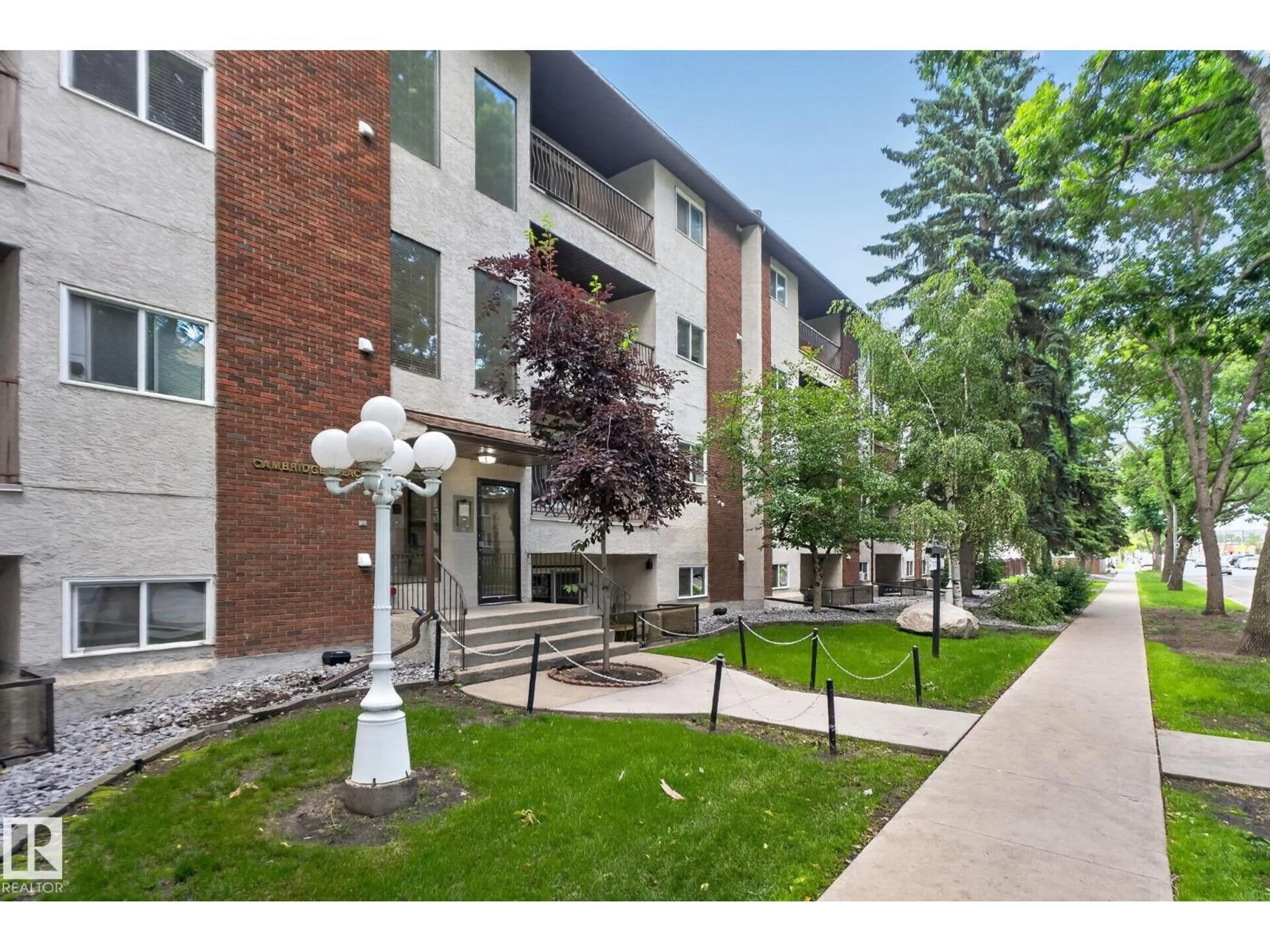 Patio, street for #108 - 10520 80 AV, Edmonton Alberta T6E1V3