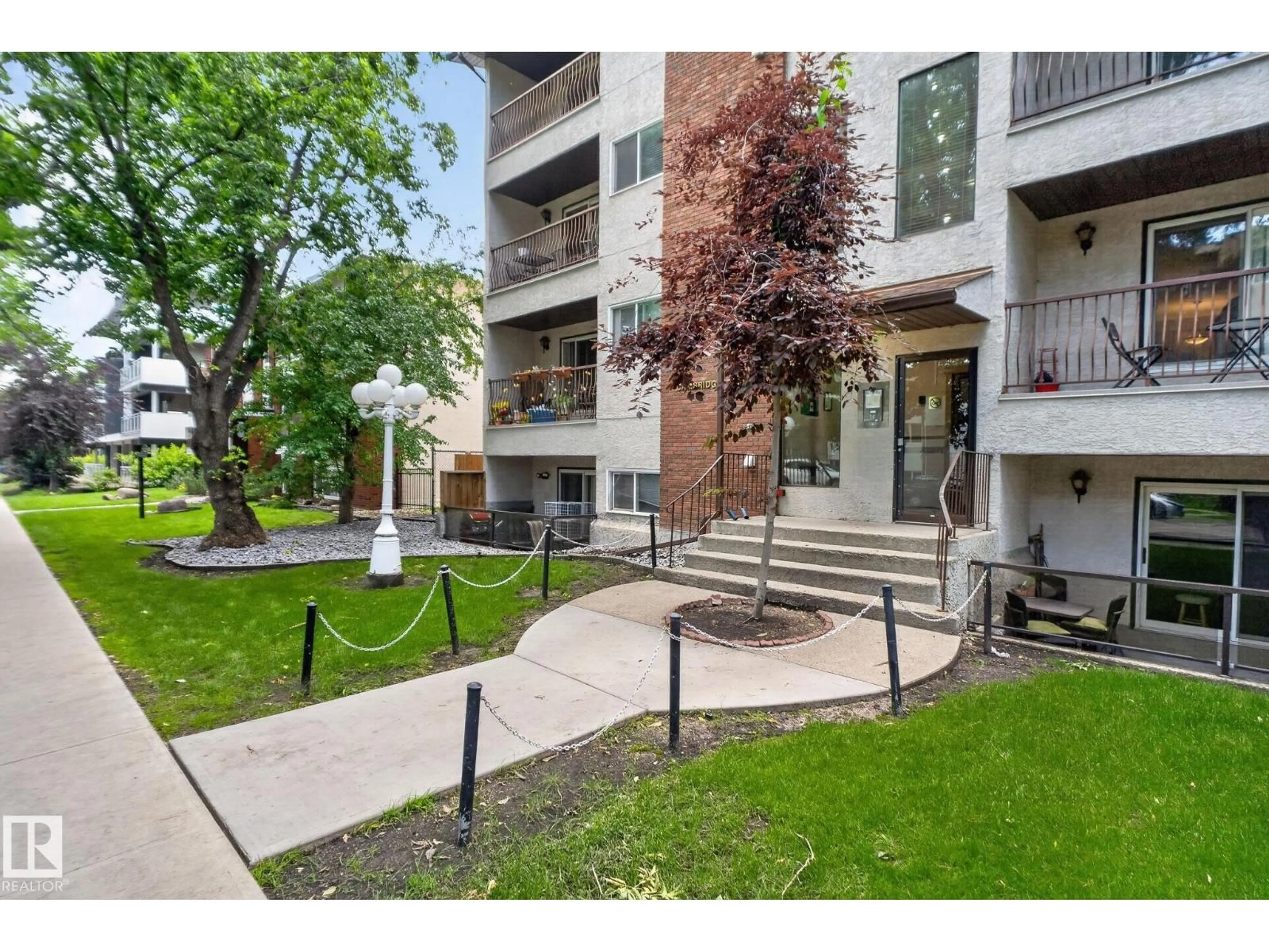 Patio, street for #108 - 10520 80 AV, Edmonton Alberta T6E1V3