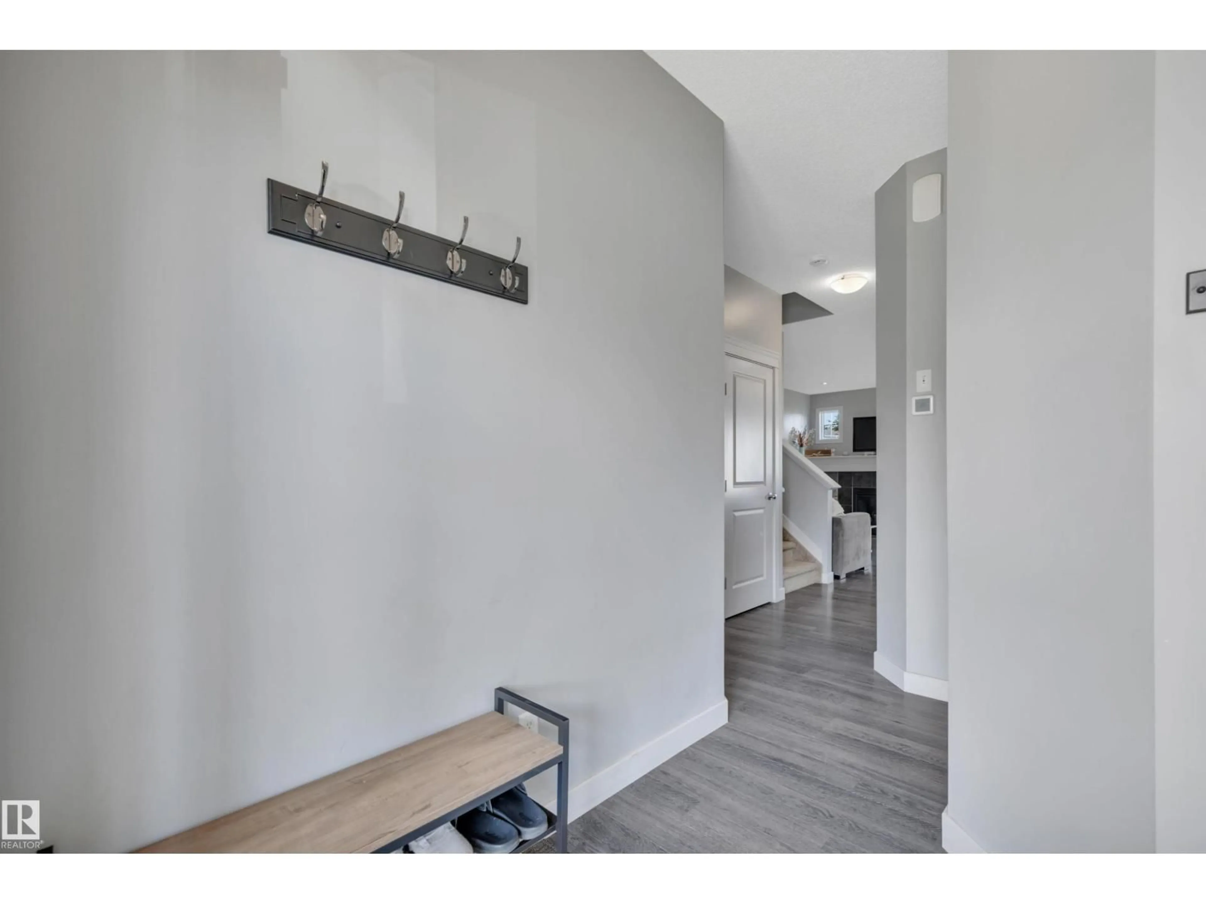 Indoor entryway for 3 MEADOWVIEW CO, Spruce Grove Alberta T7X0N2