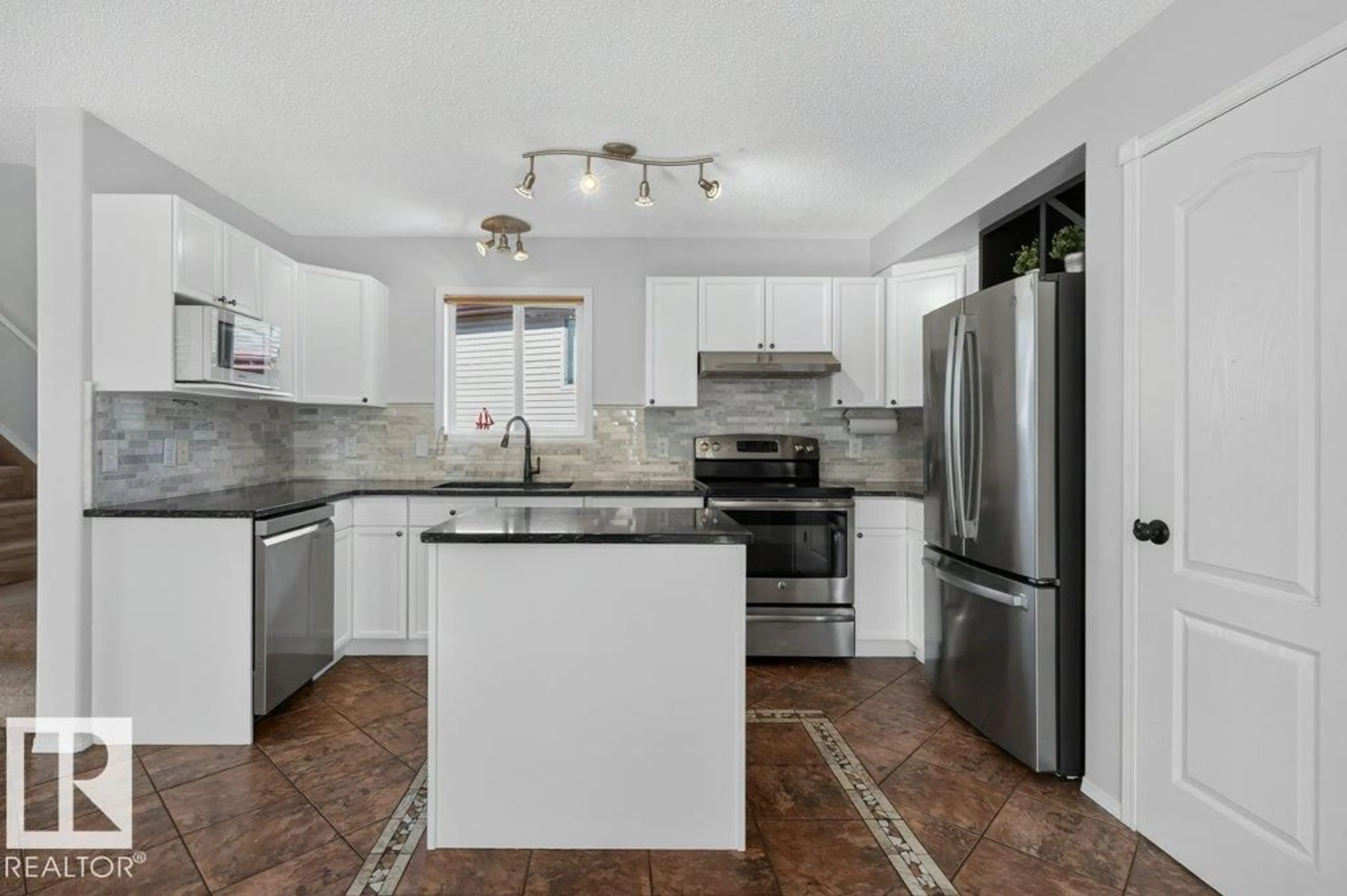 Open concept kitchen, ceramic/tile floor for NW - 438 GIBB WD, Edmonton Alberta T5T6W7