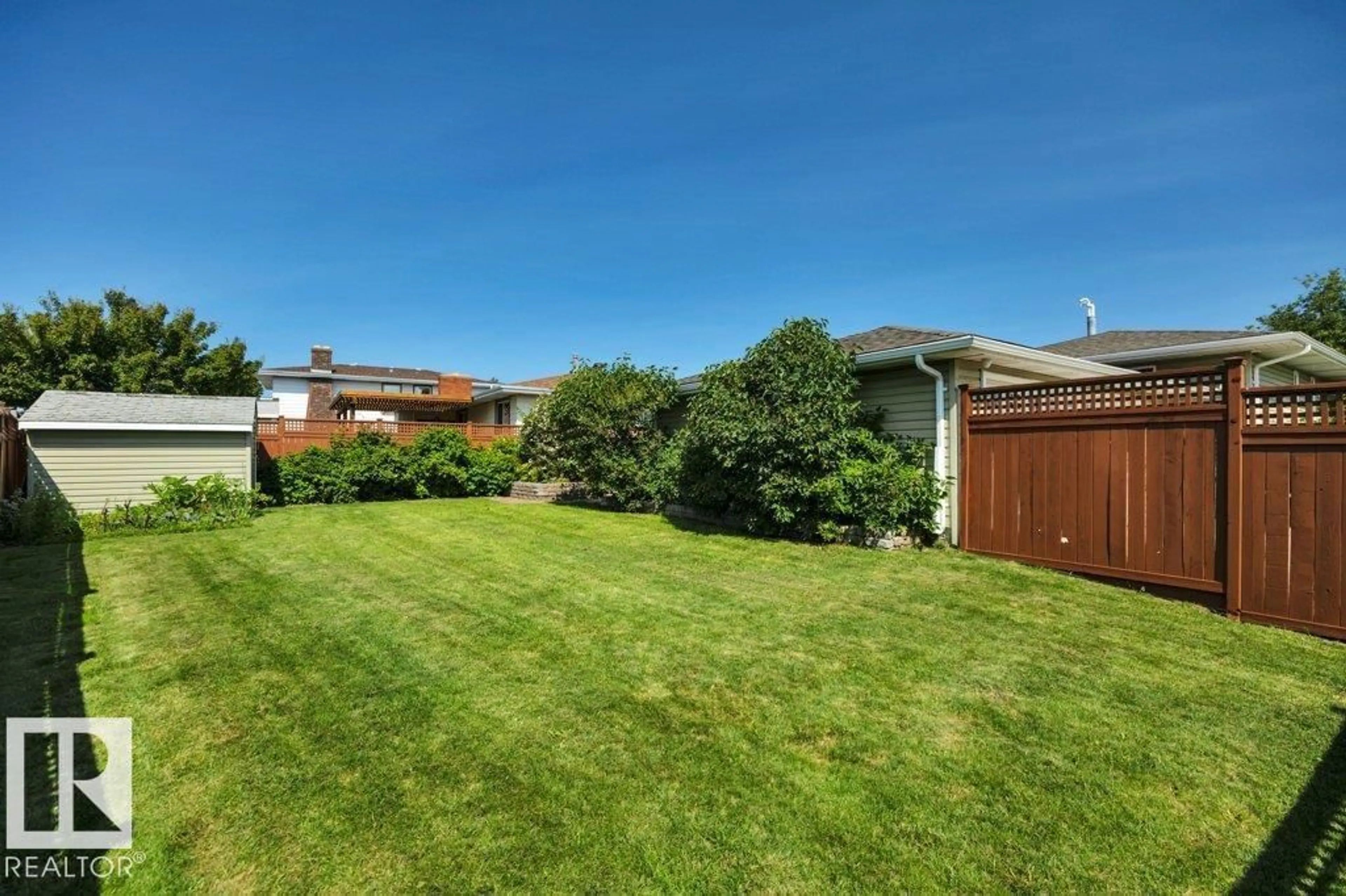 A pic from outside/outdoor area/front of a property/back of a property/a pic from drone, street for 6960 21 AV, Edmonton Alberta T6K2H4