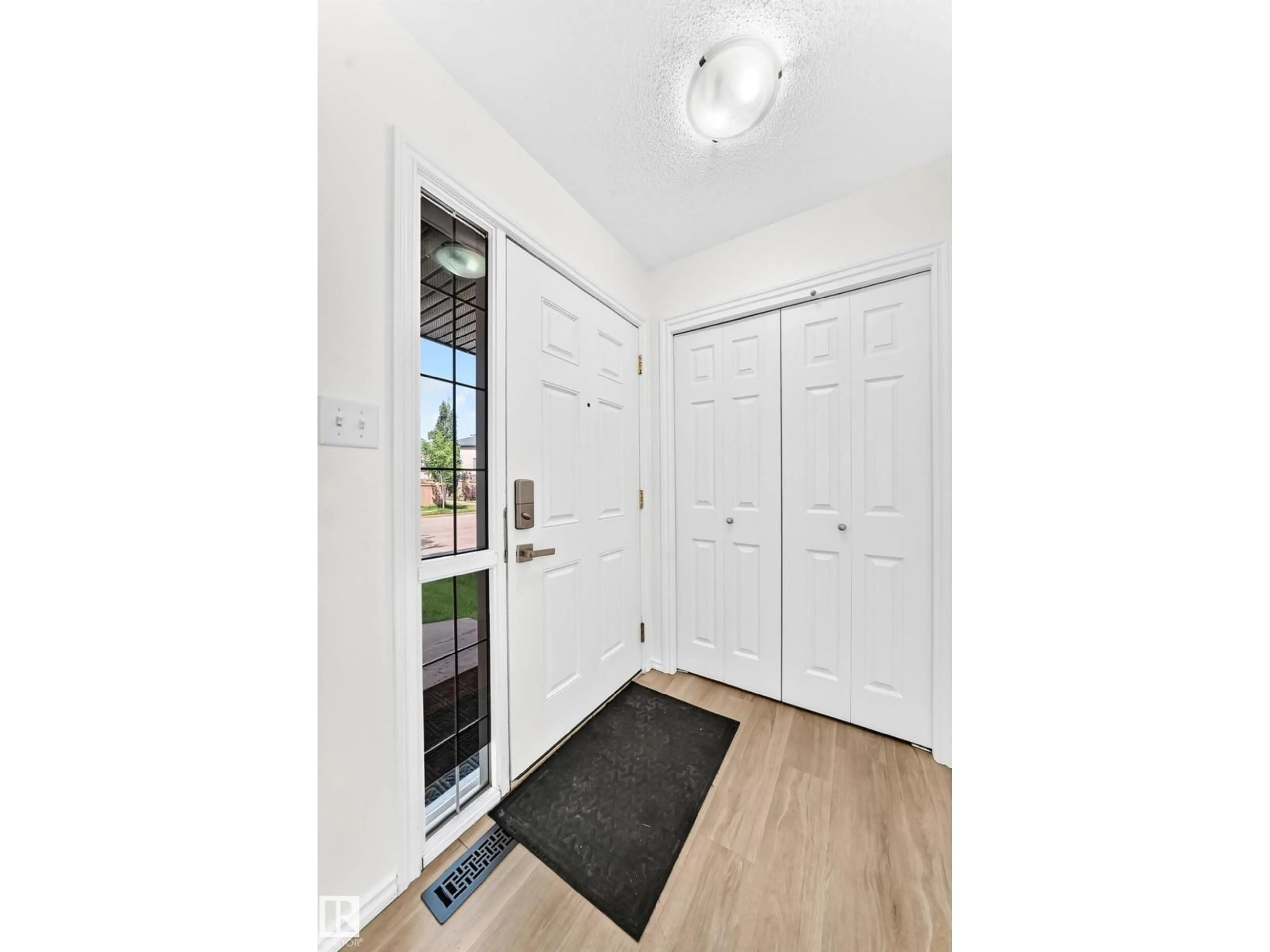 Indoor entryway for 369 BRINTNELL BV, Edmonton Alberta T5Y0G6