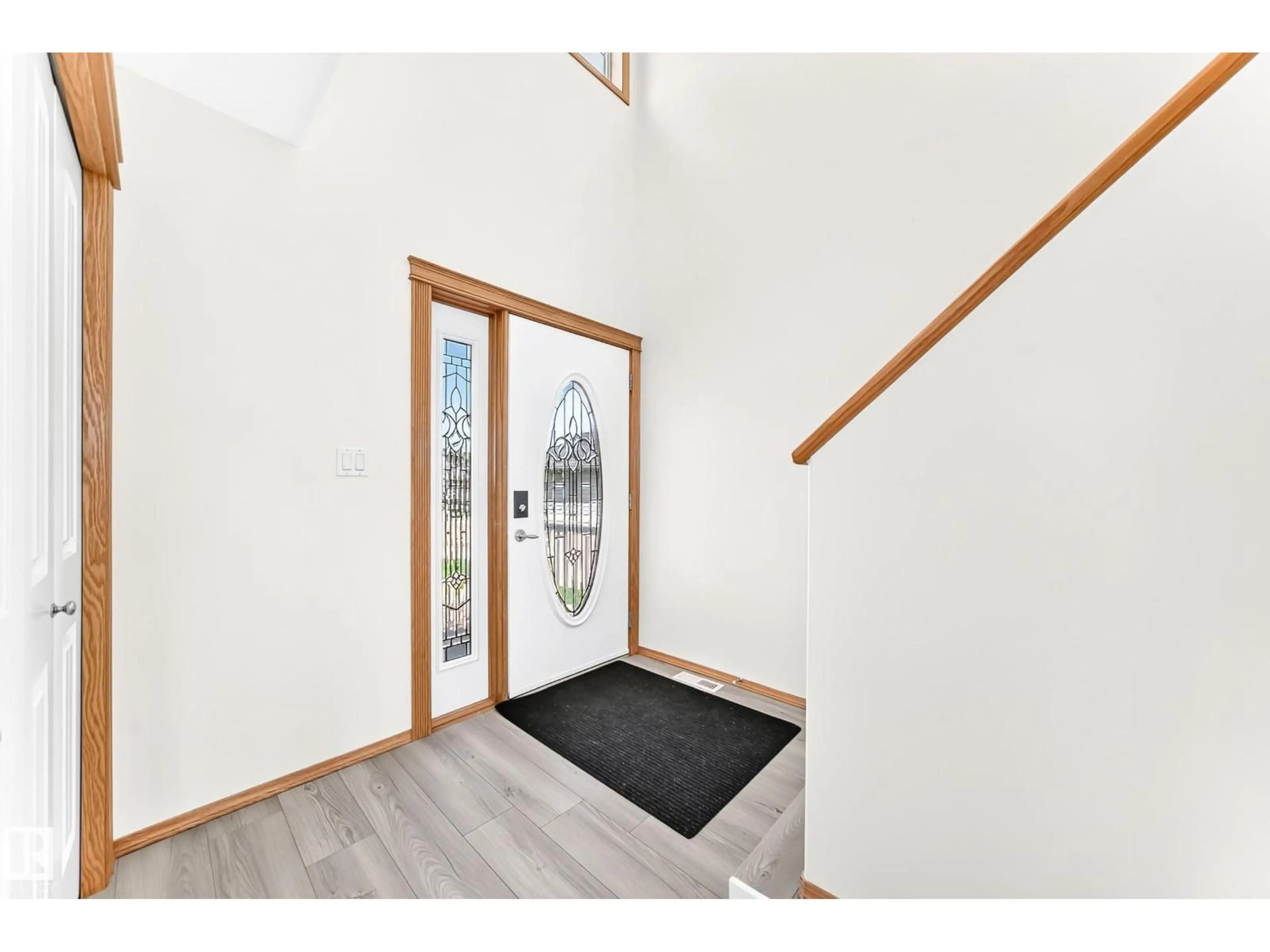 Indoor entryway for 686 KANANASKIS DR, Devon Alberta T9G2G8