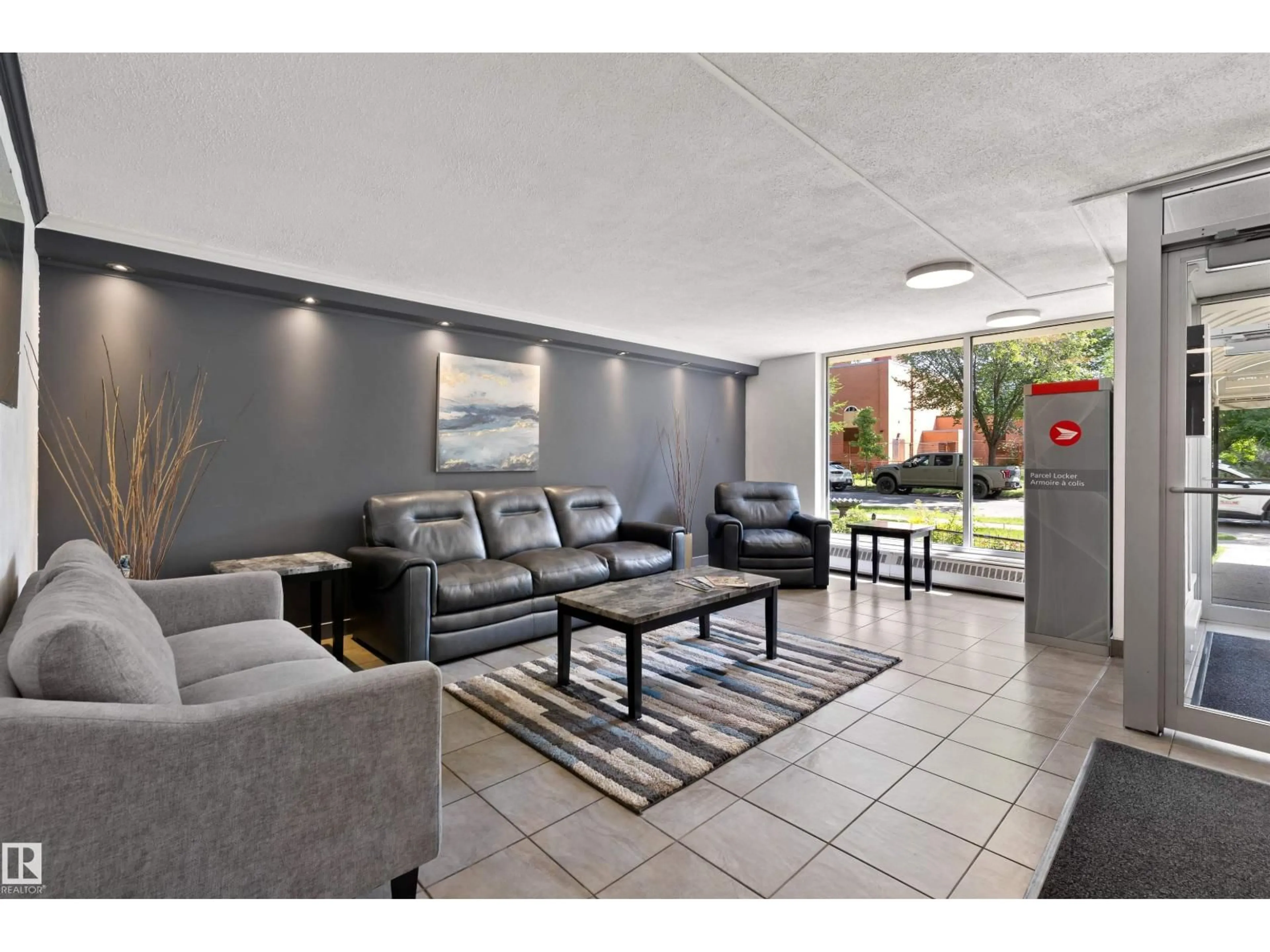 Lobby for 705 - 9816 112 ST, Edmonton Alberta T5K1L5