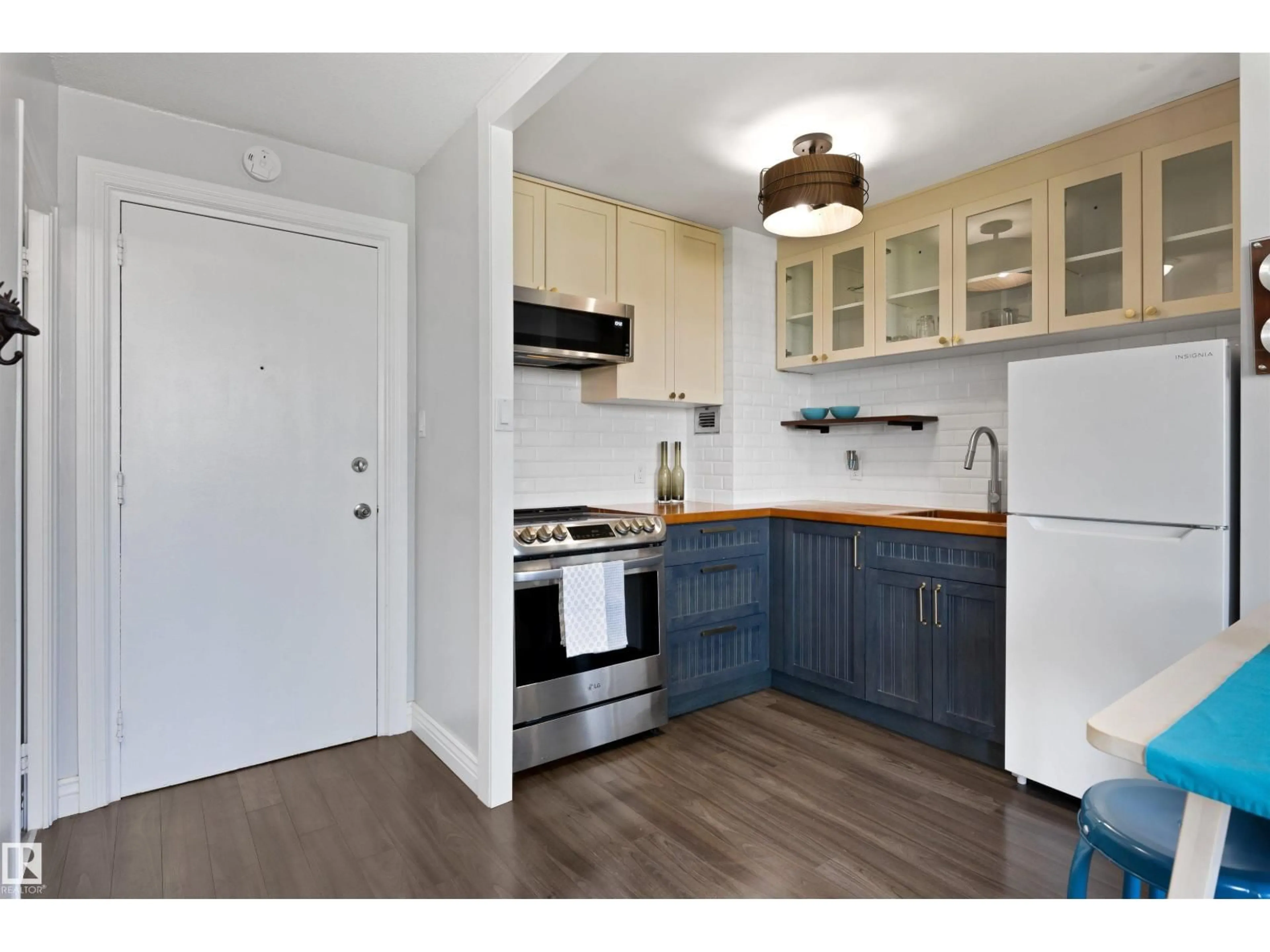 Standard kitchen, wood/laminate floor for 705 - 9816 112 ST, Edmonton Alberta T5K1L5