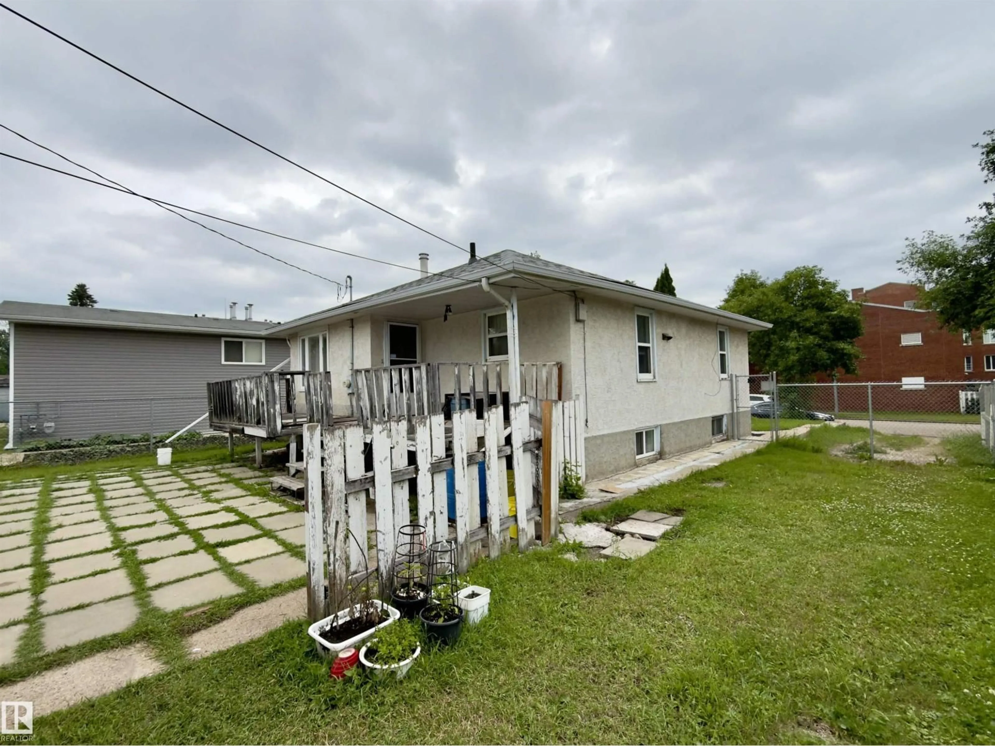 A pic from outside/outdoor area/front of a property/back of a property/a pic from drone, street for 12914 68 ST, Edmonton Alberta T5C0E8