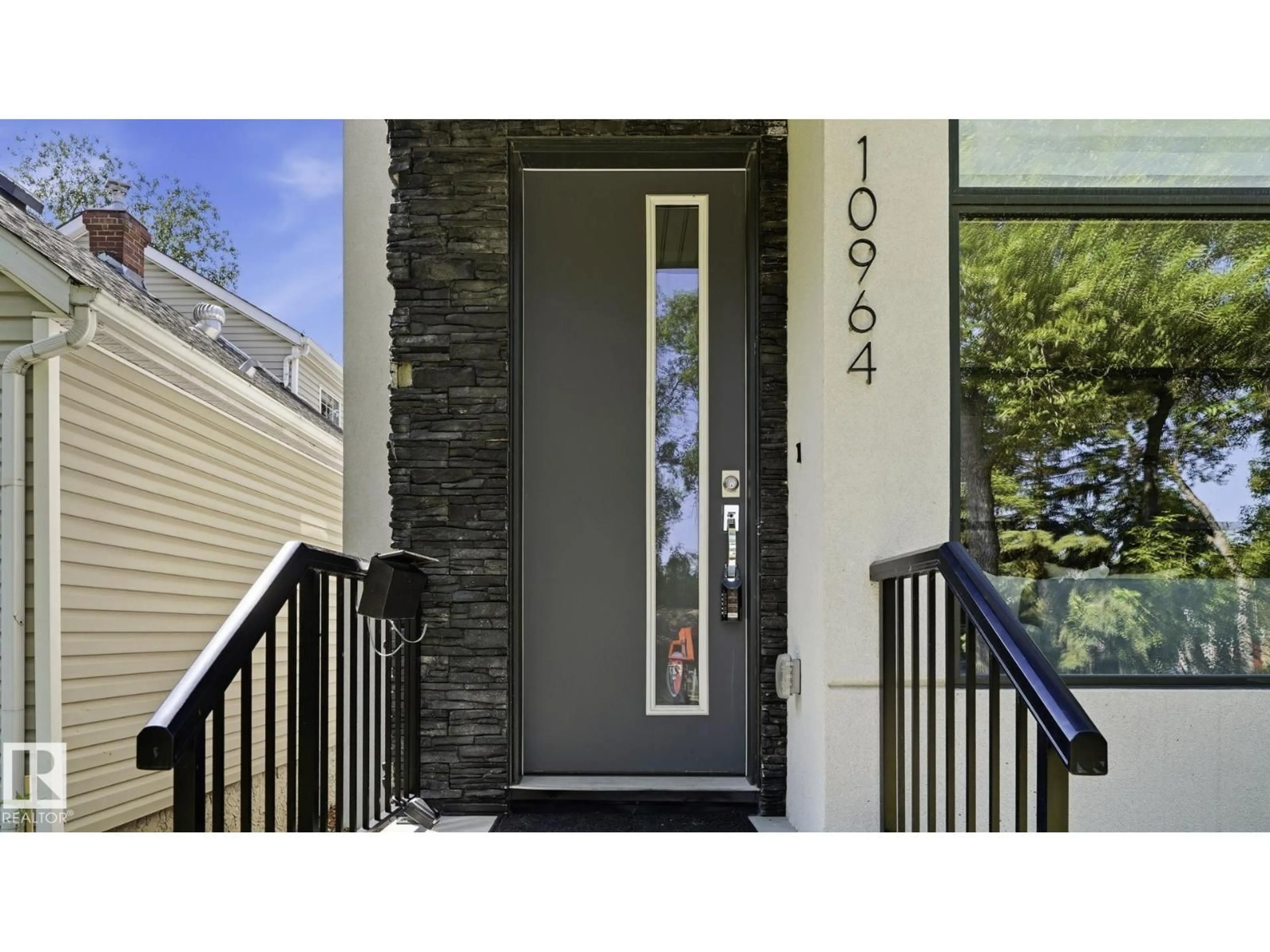 Indoor entryway for NW - 10964 123 ST, Edmonton Alberta T5M0E2