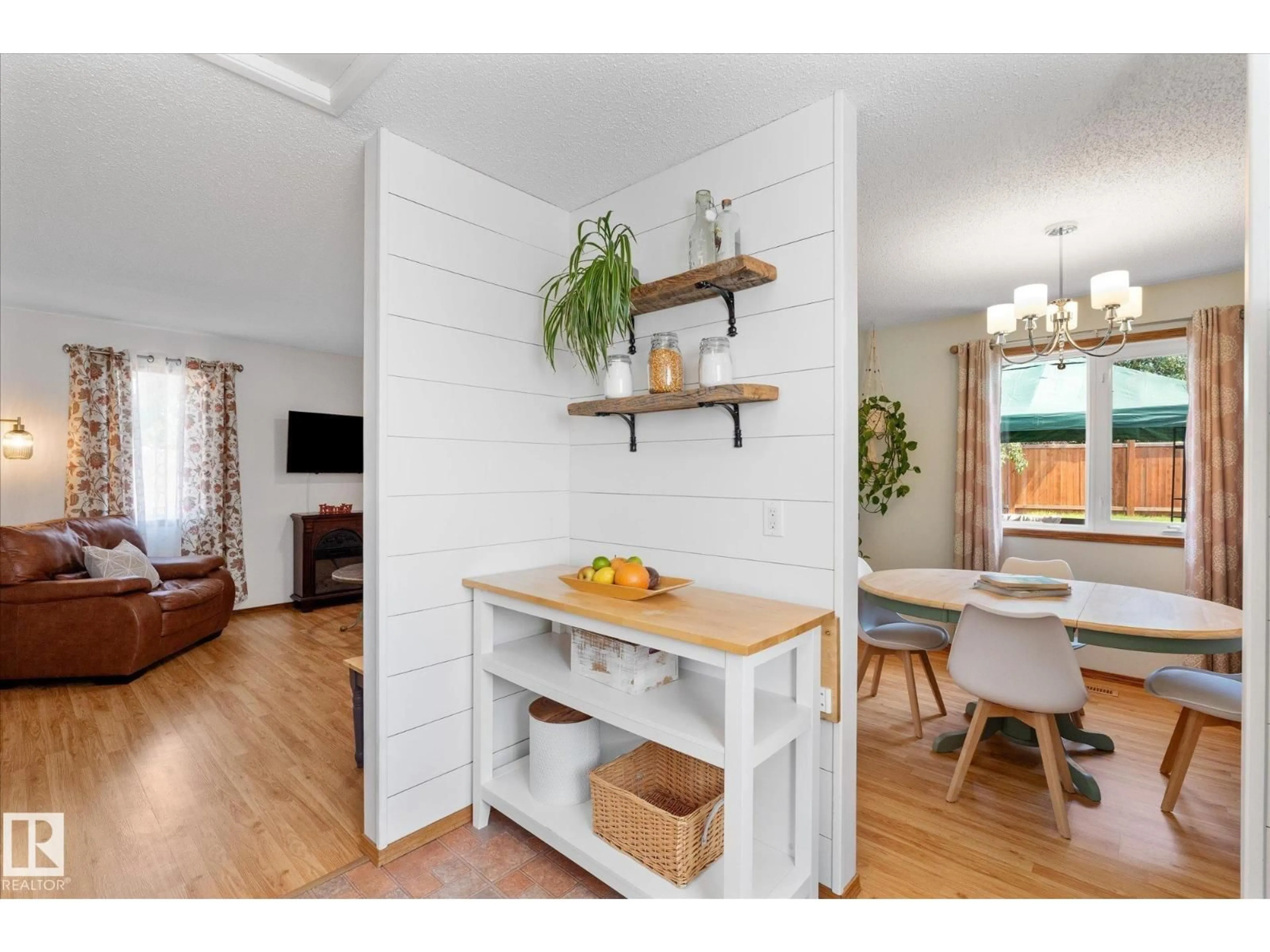 Open concept kitchen, wood/laminate floor for 76 CHUNGO CR, Devon Alberta T9G1V5