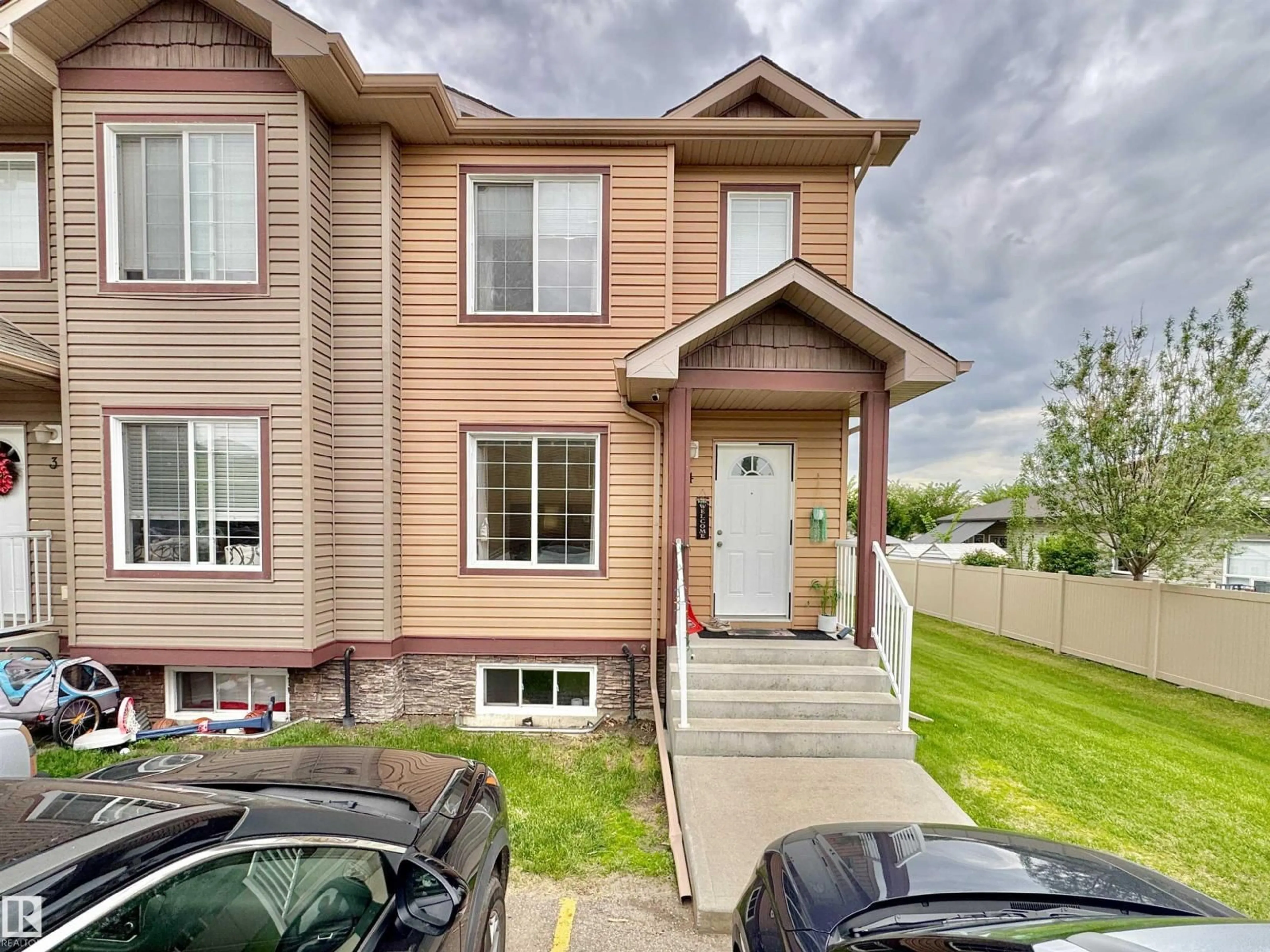 Home with vinyl exterior material, street for #4 - 320 SPRUCE RIDGE RD, Spruce Grove Alberta T7X0H5