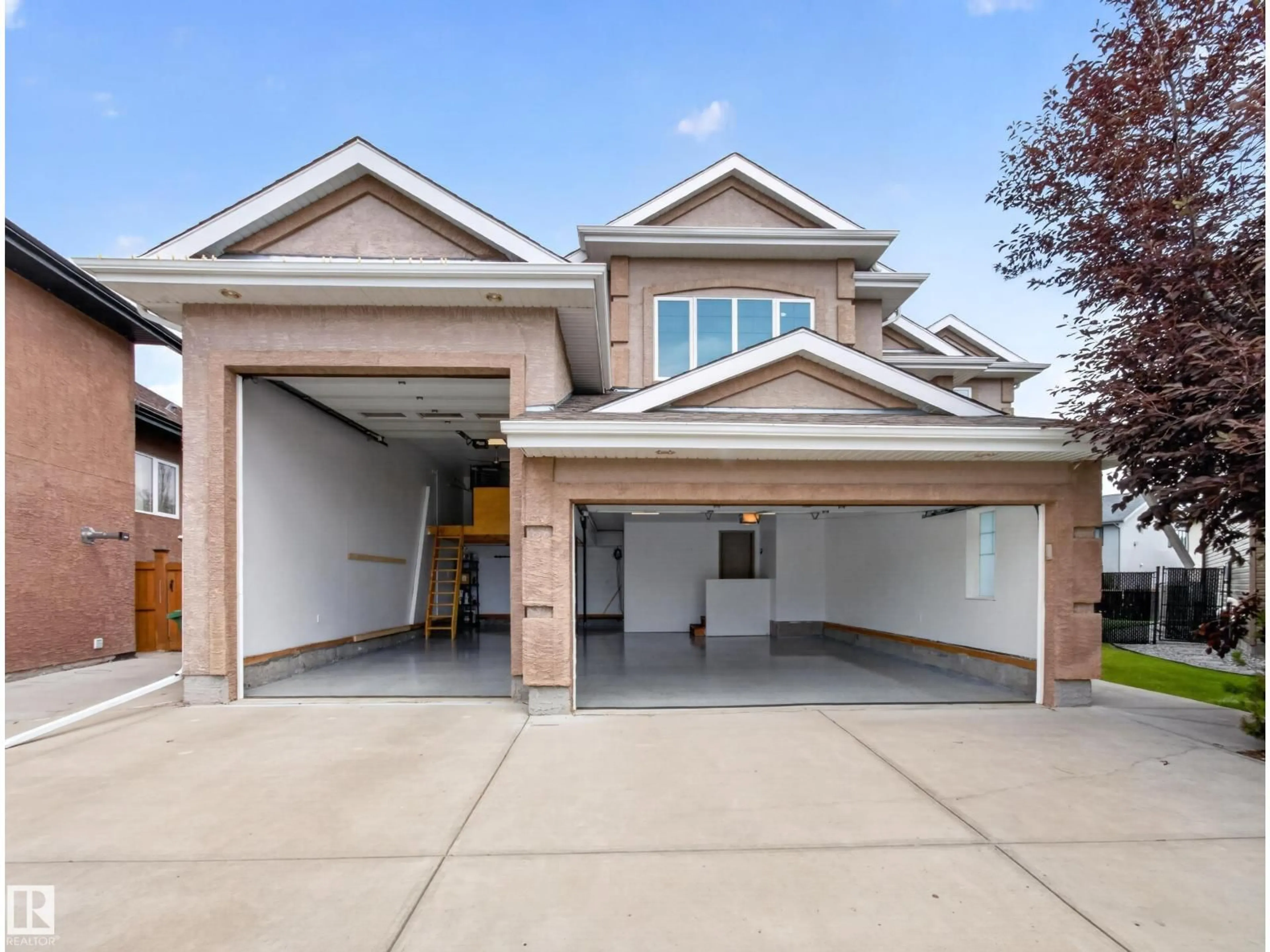 Indoor garage for 6502 37 AV, Beaumont Alberta T4X0G6